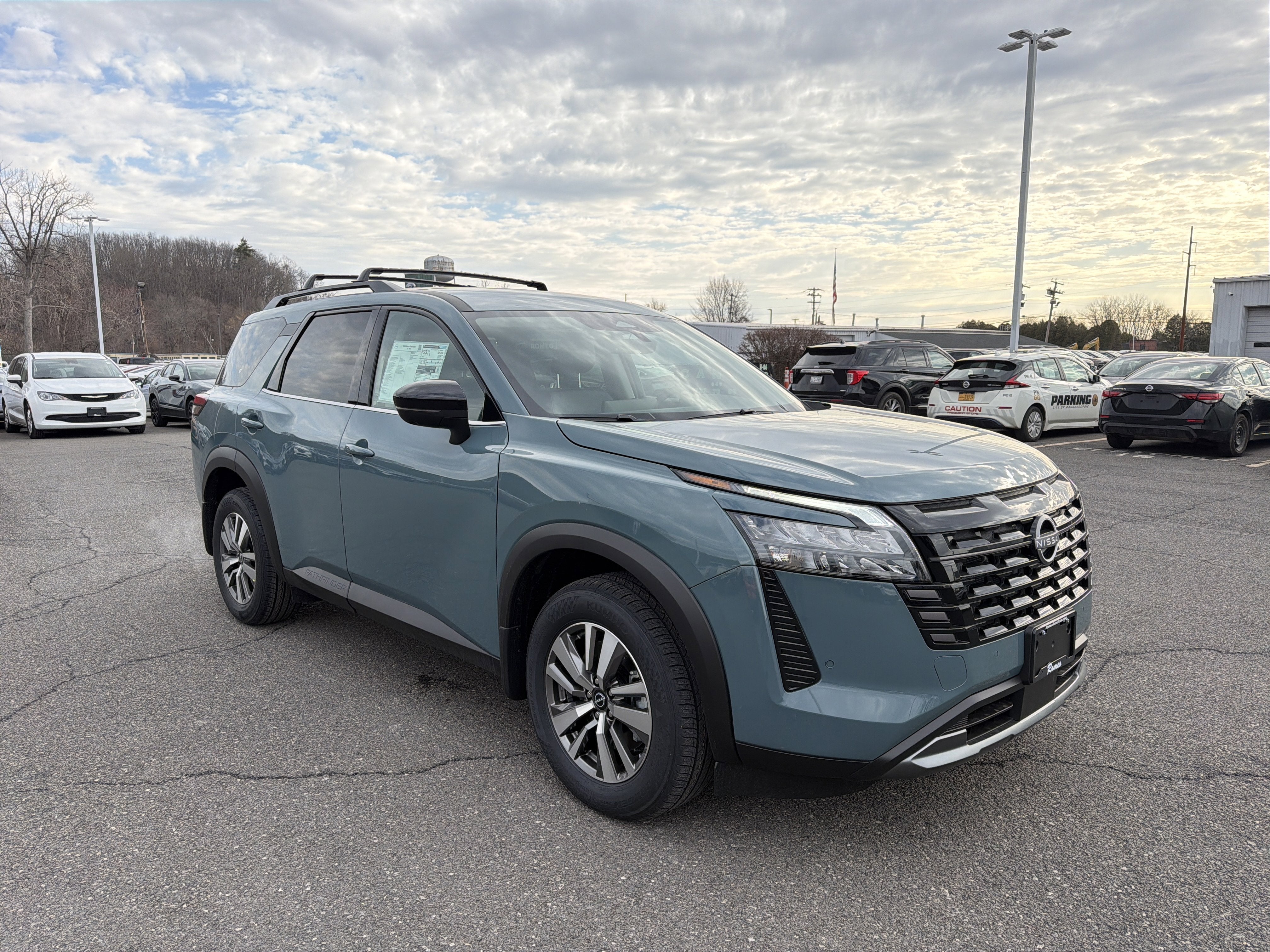 2026 Nissan Pathfinder SL