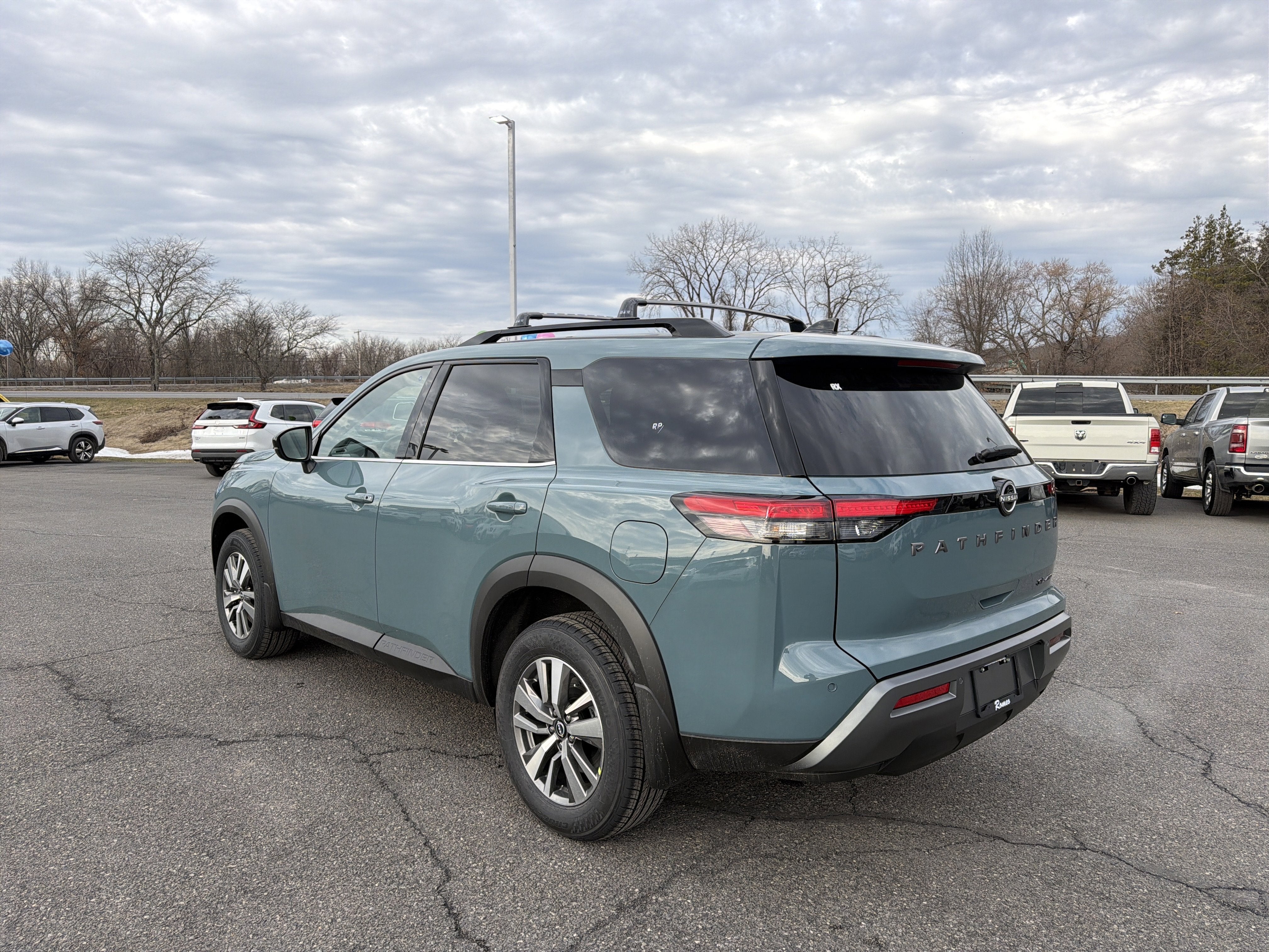 2026 Nissan Pathfinder SL