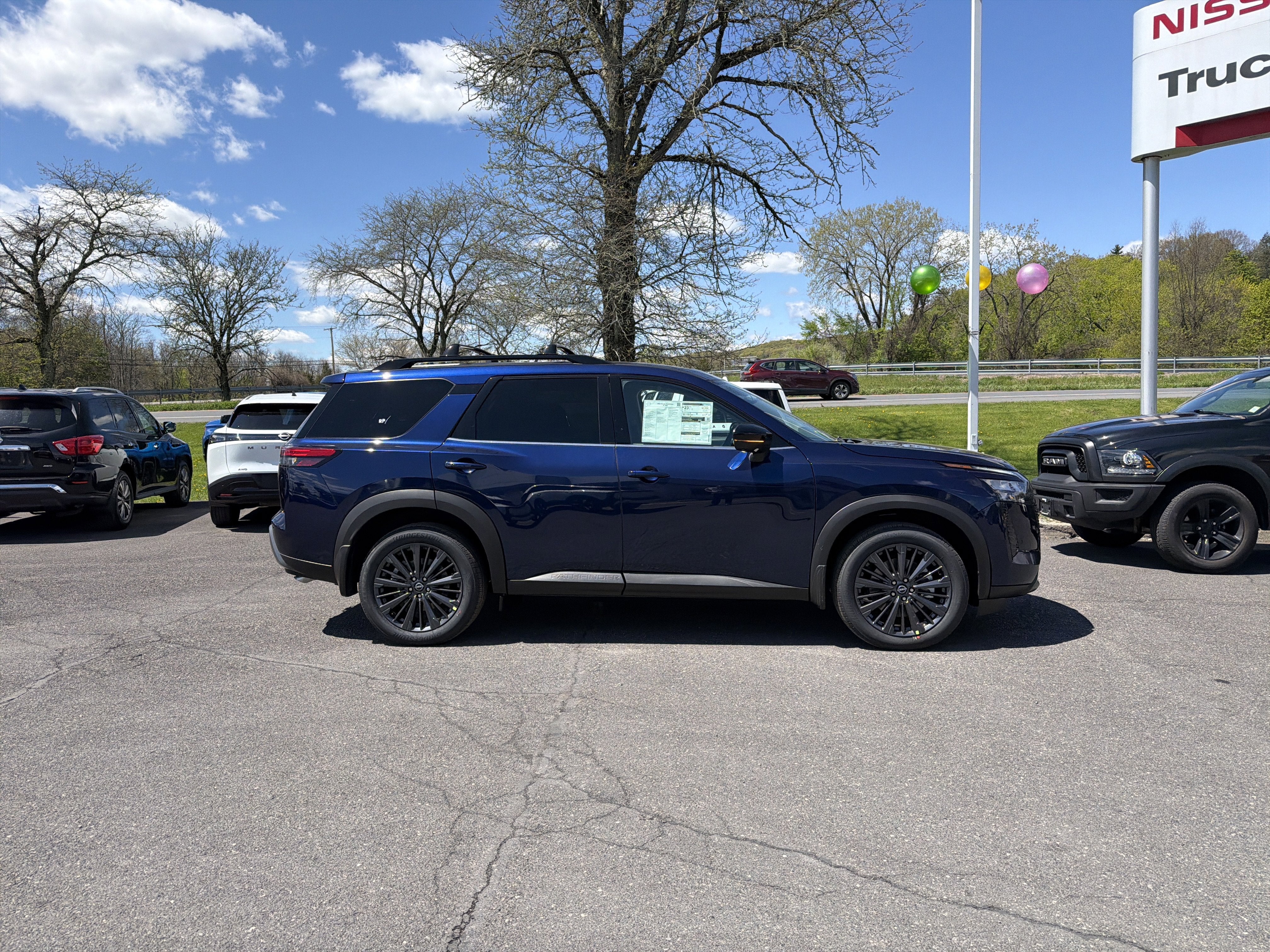 2026 Nissan Pathfinder SL