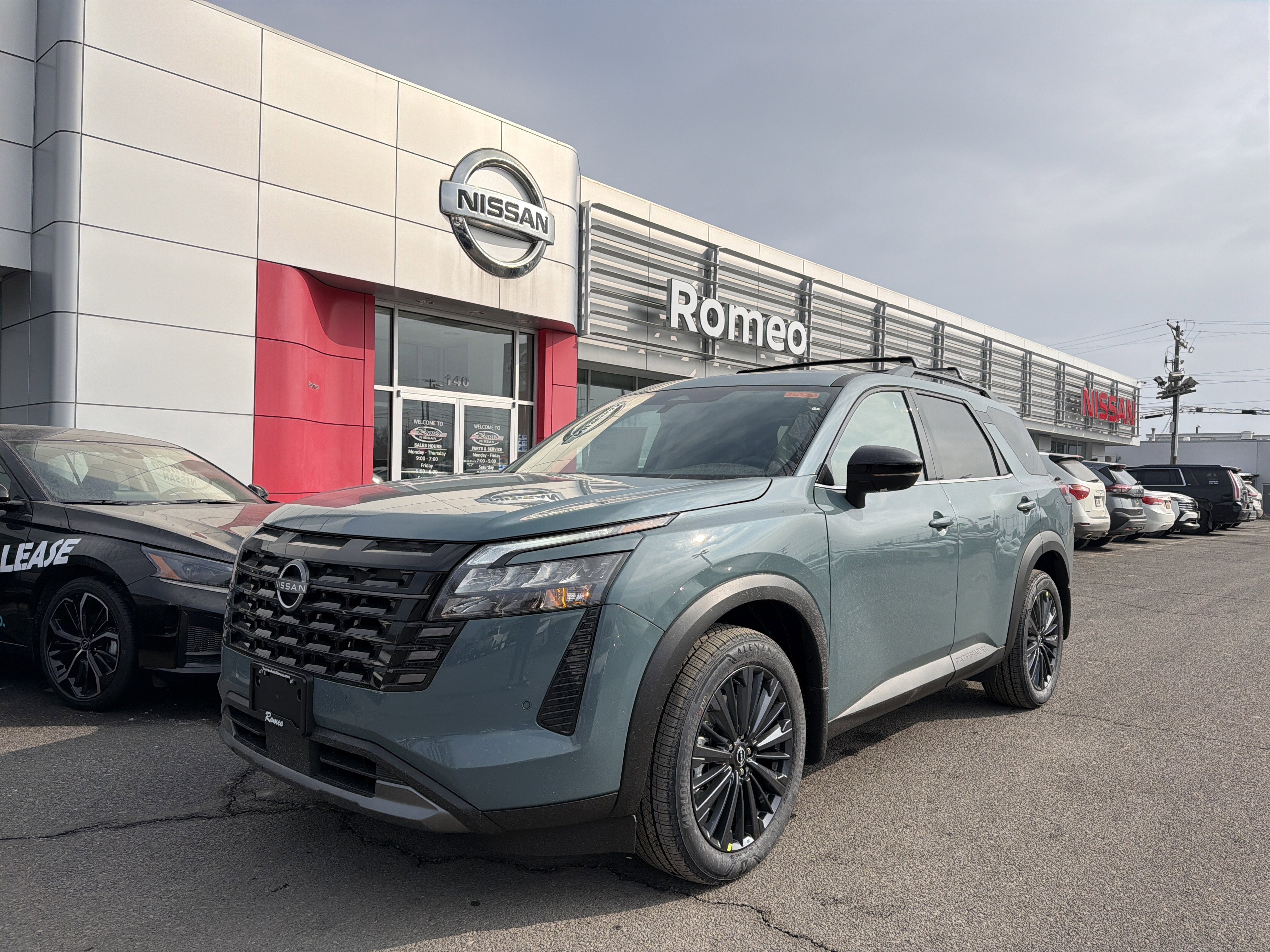 2026 Nissan Pathfinder SL