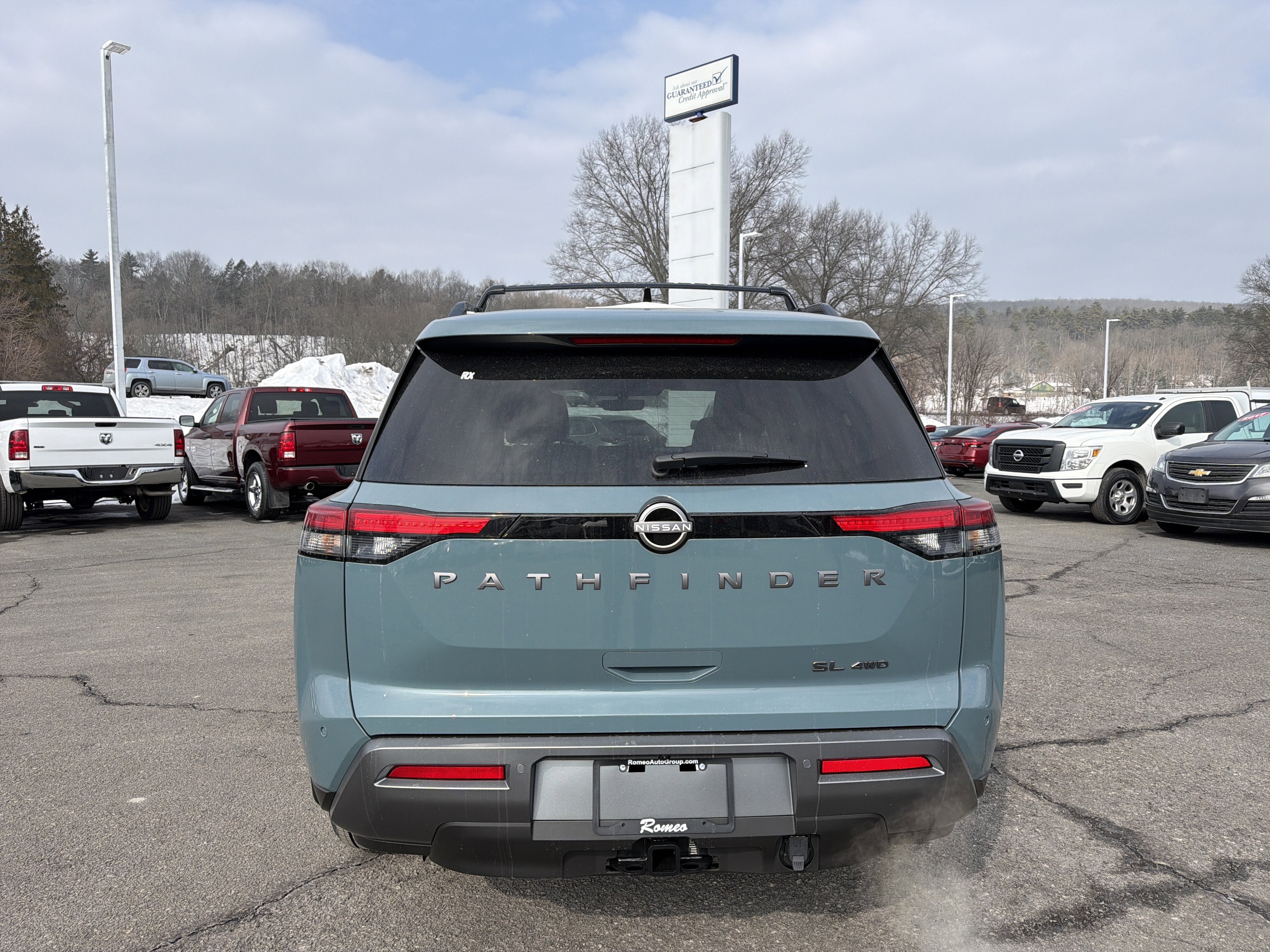 2026 Nissan Pathfinder SL