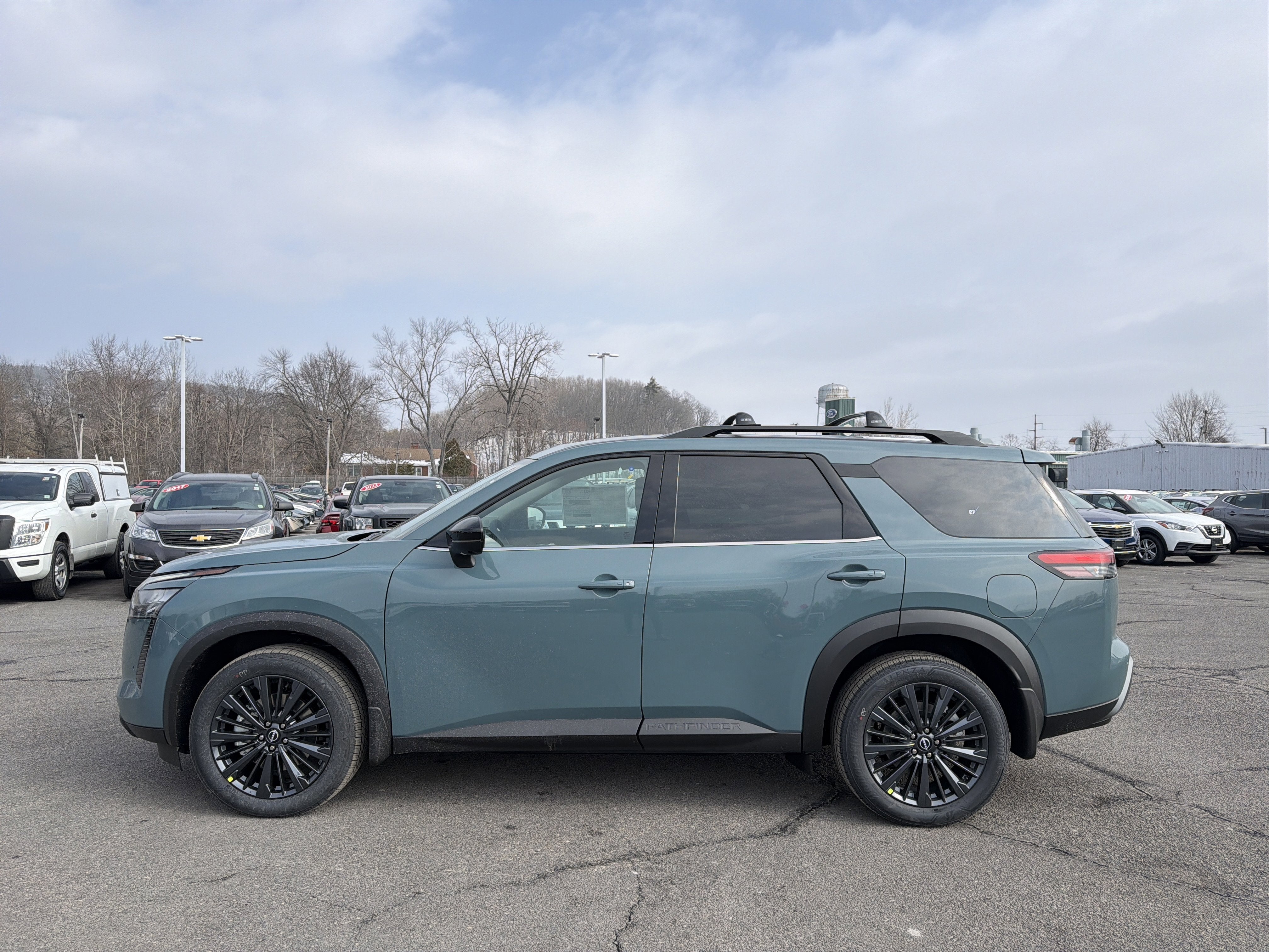 2026 Nissan Pathfinder SL