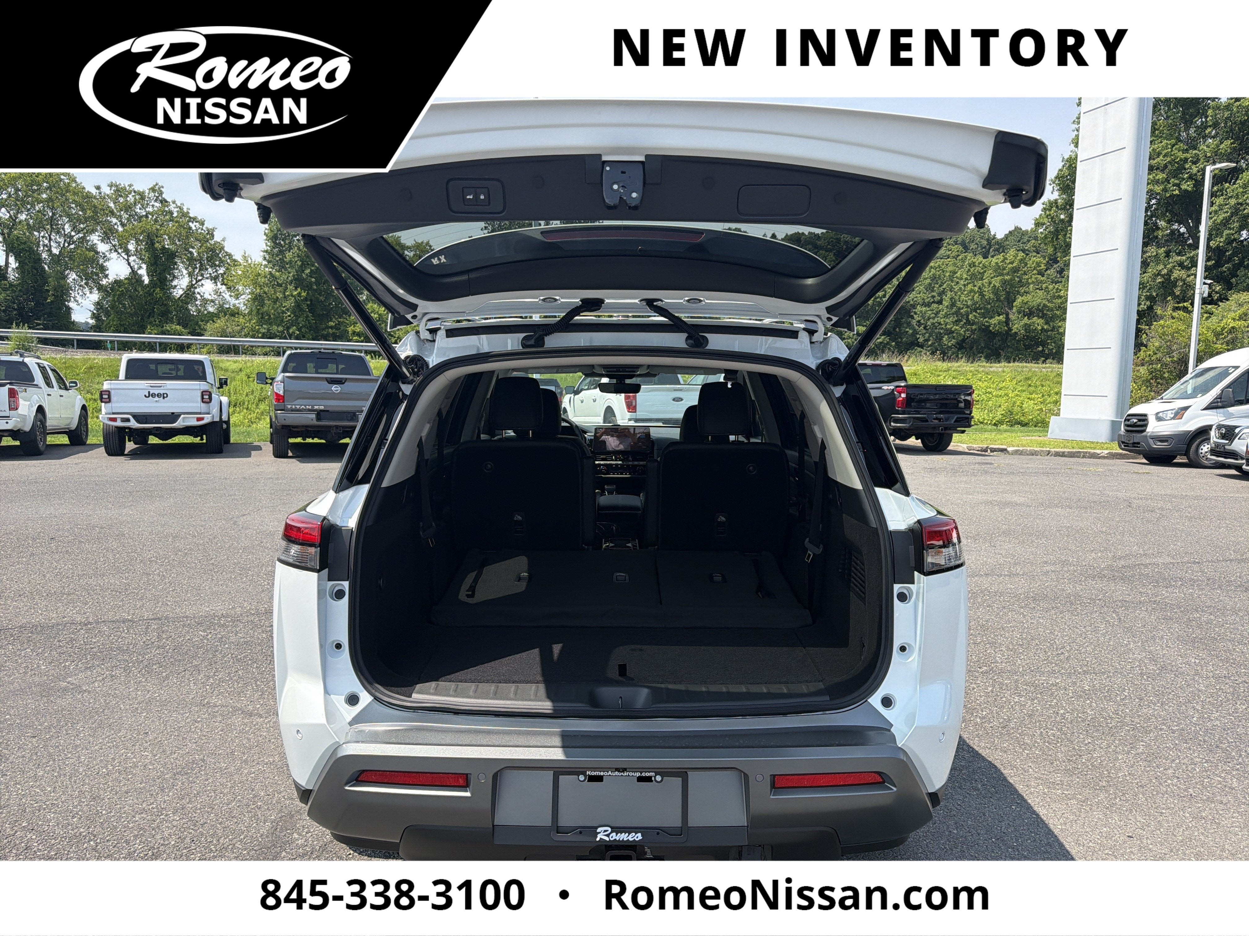 2026 Nissan Pathfinder SL