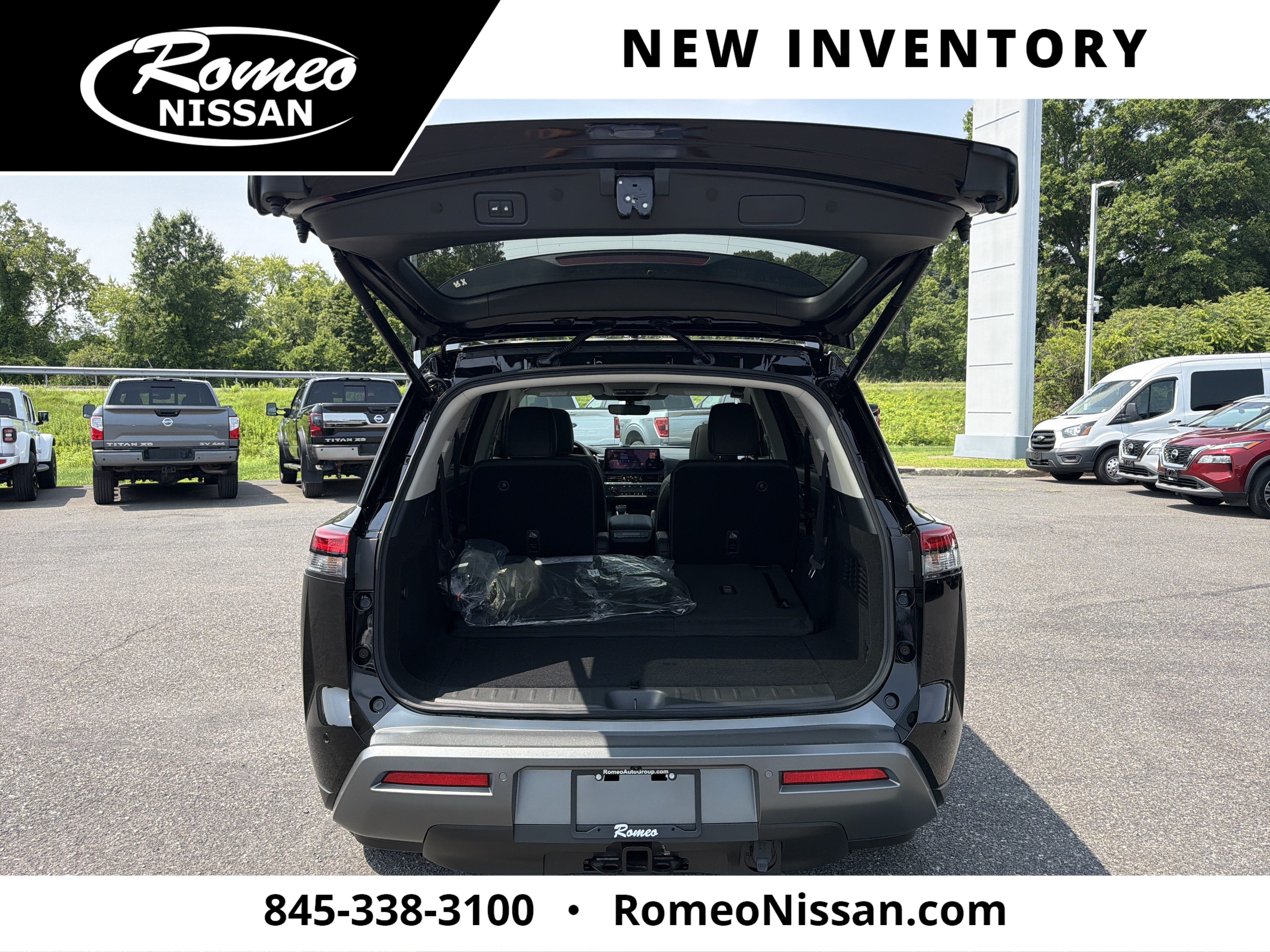 2026 Nissan Pathfinder SL