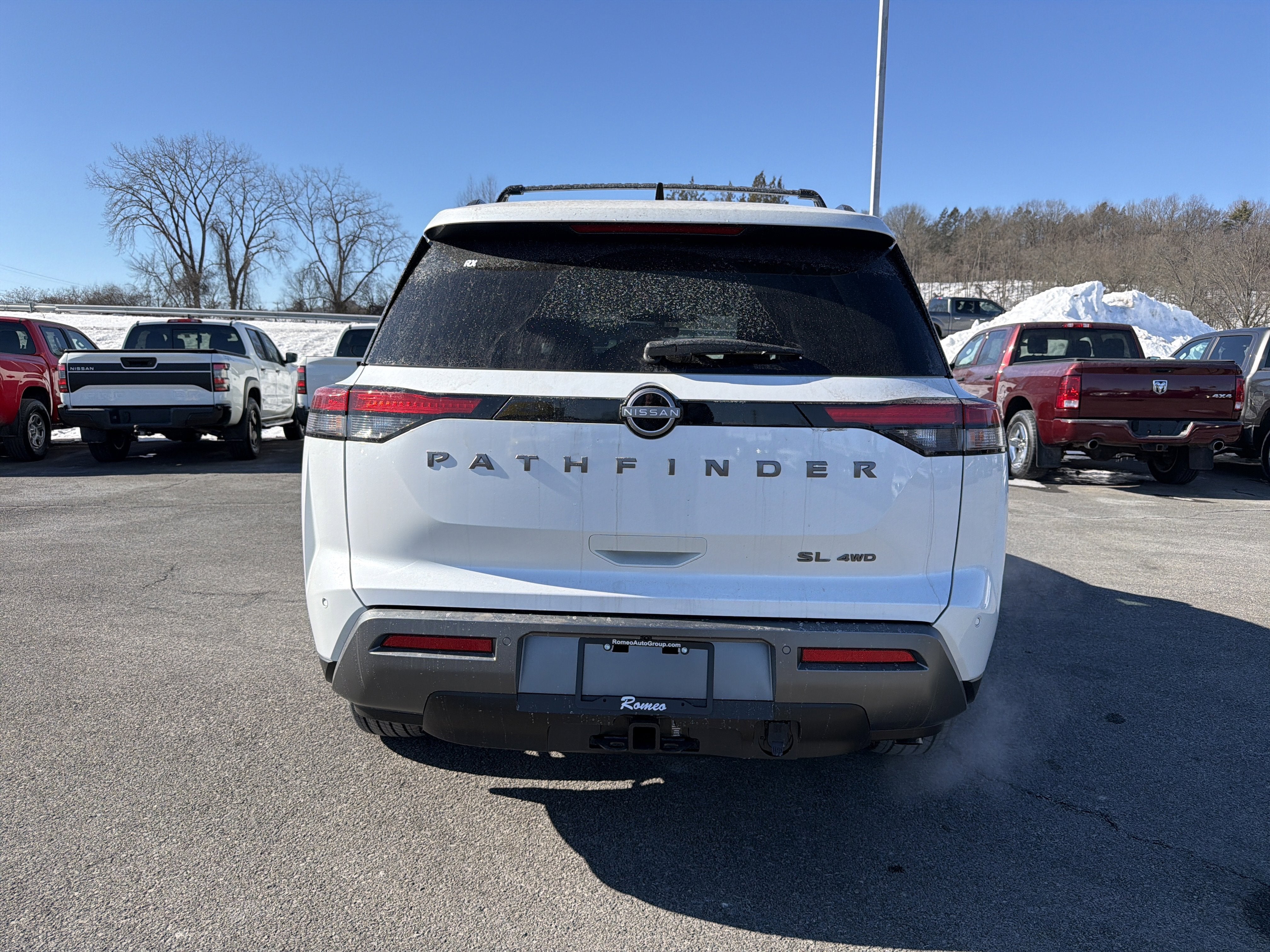 2026 Nissan Pathfinder SL