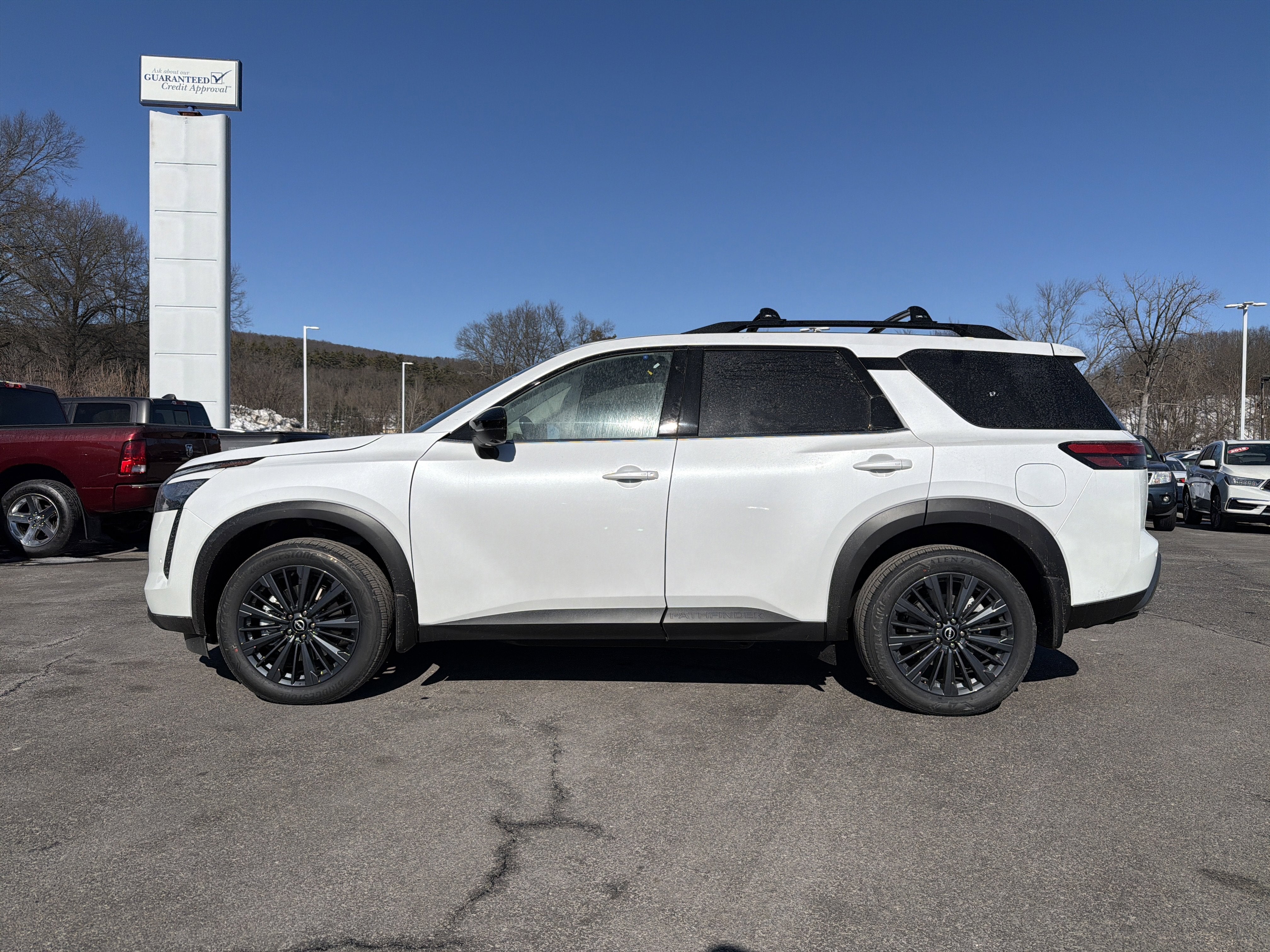 2026 Nissan Pathfinder SL