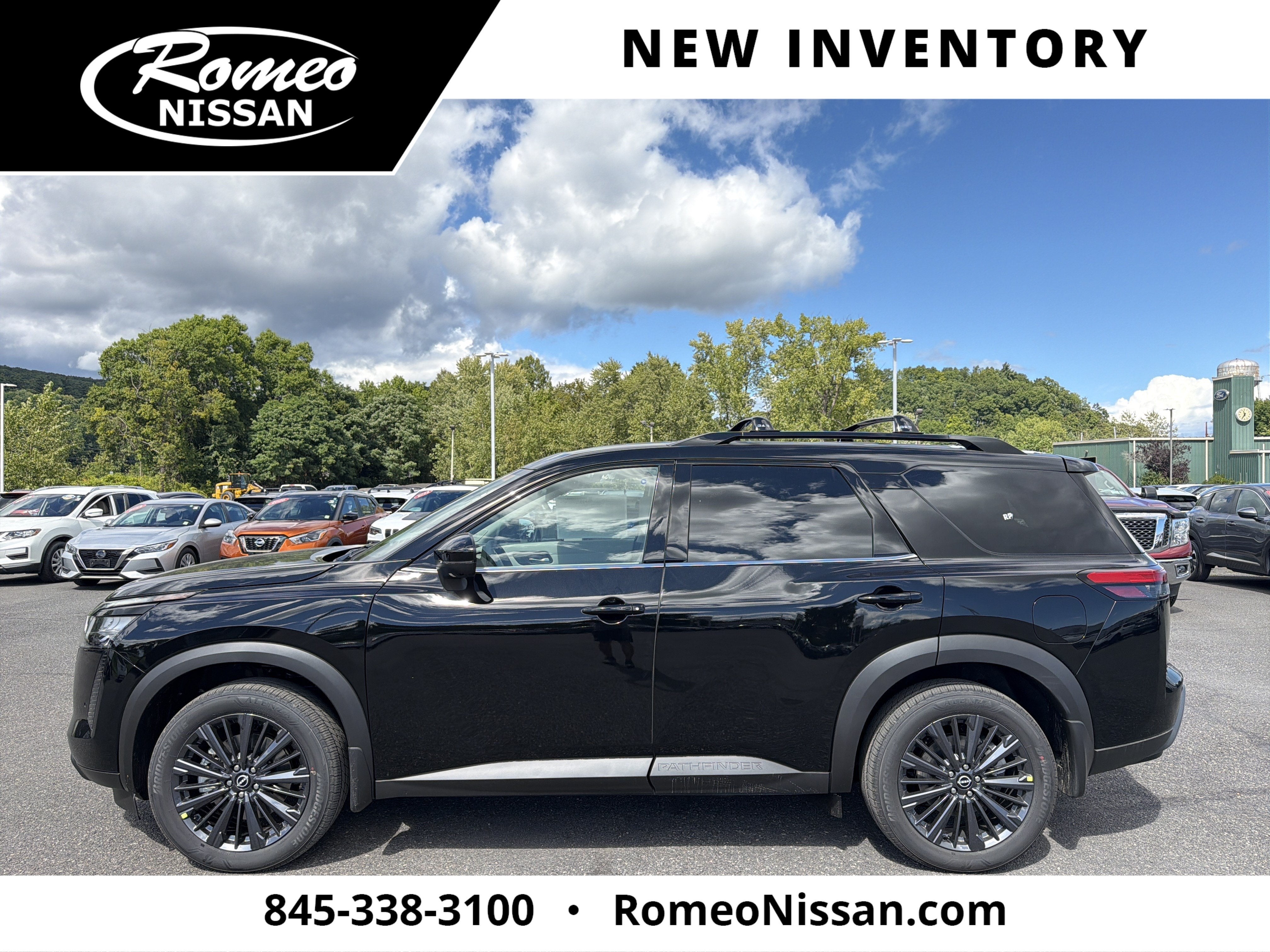 2026 Nissan Pathfinder SL