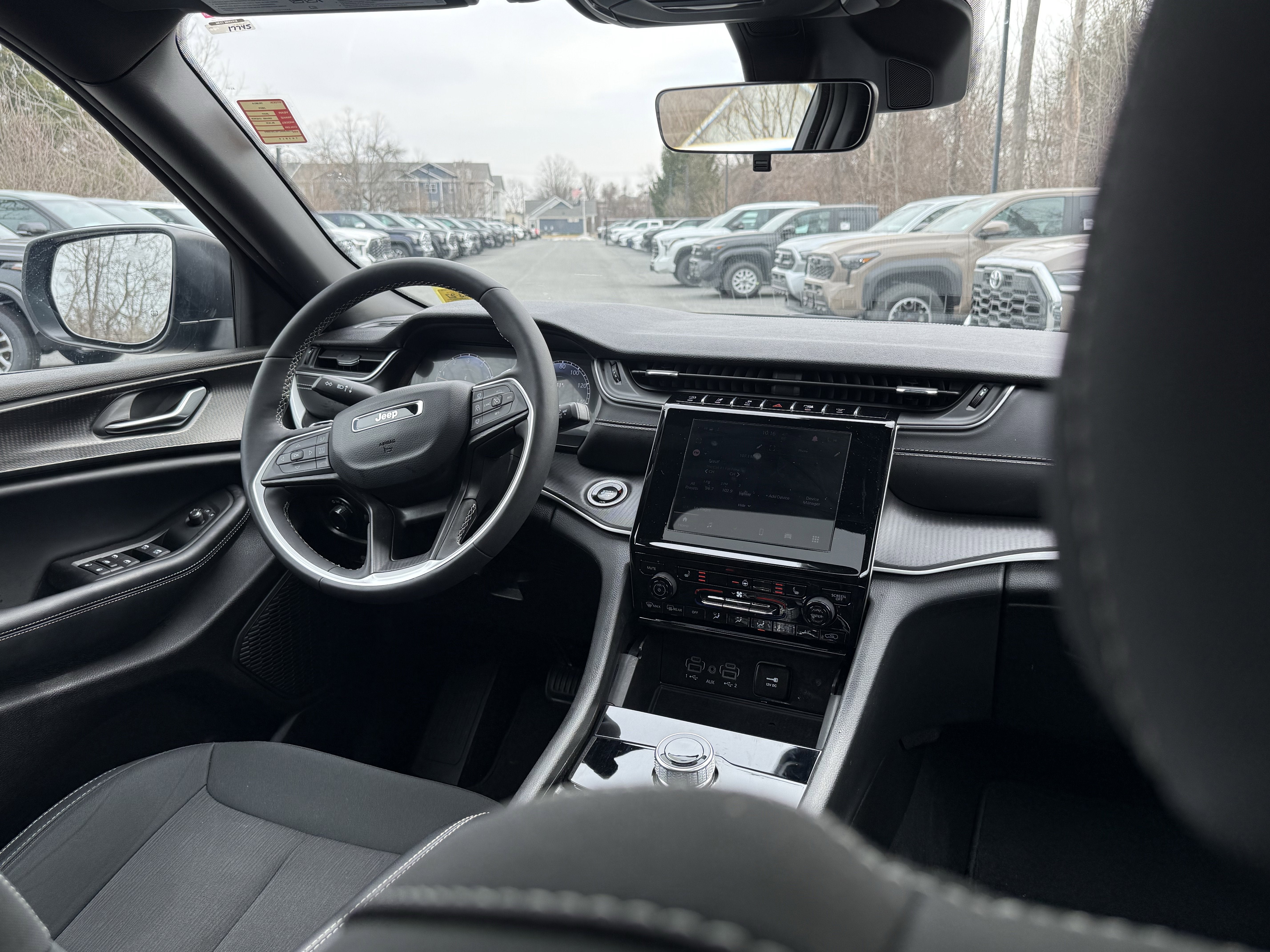 2025 Jeep Grand Cherokee Laredo