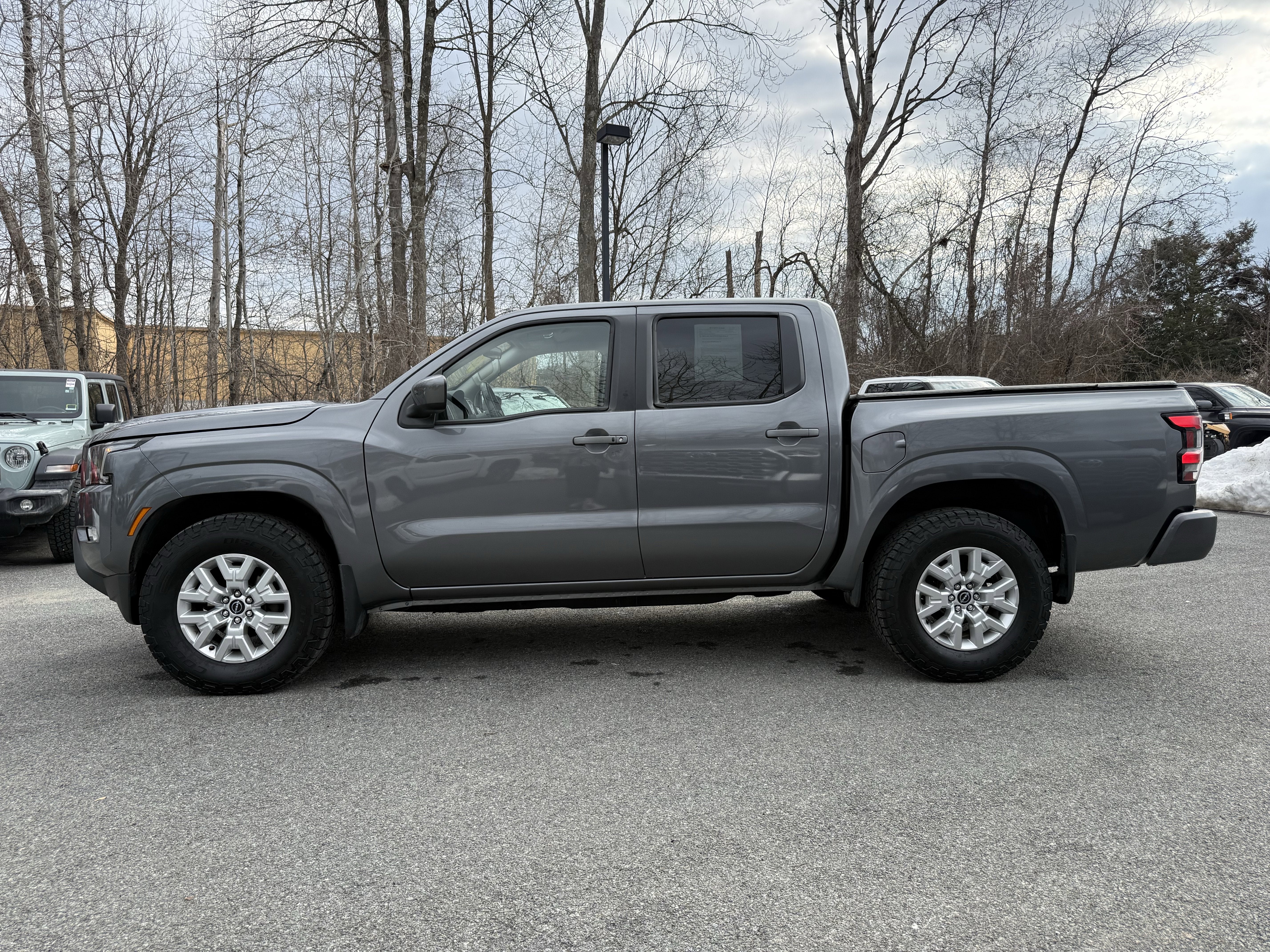 2022 Nissan Frontier SV