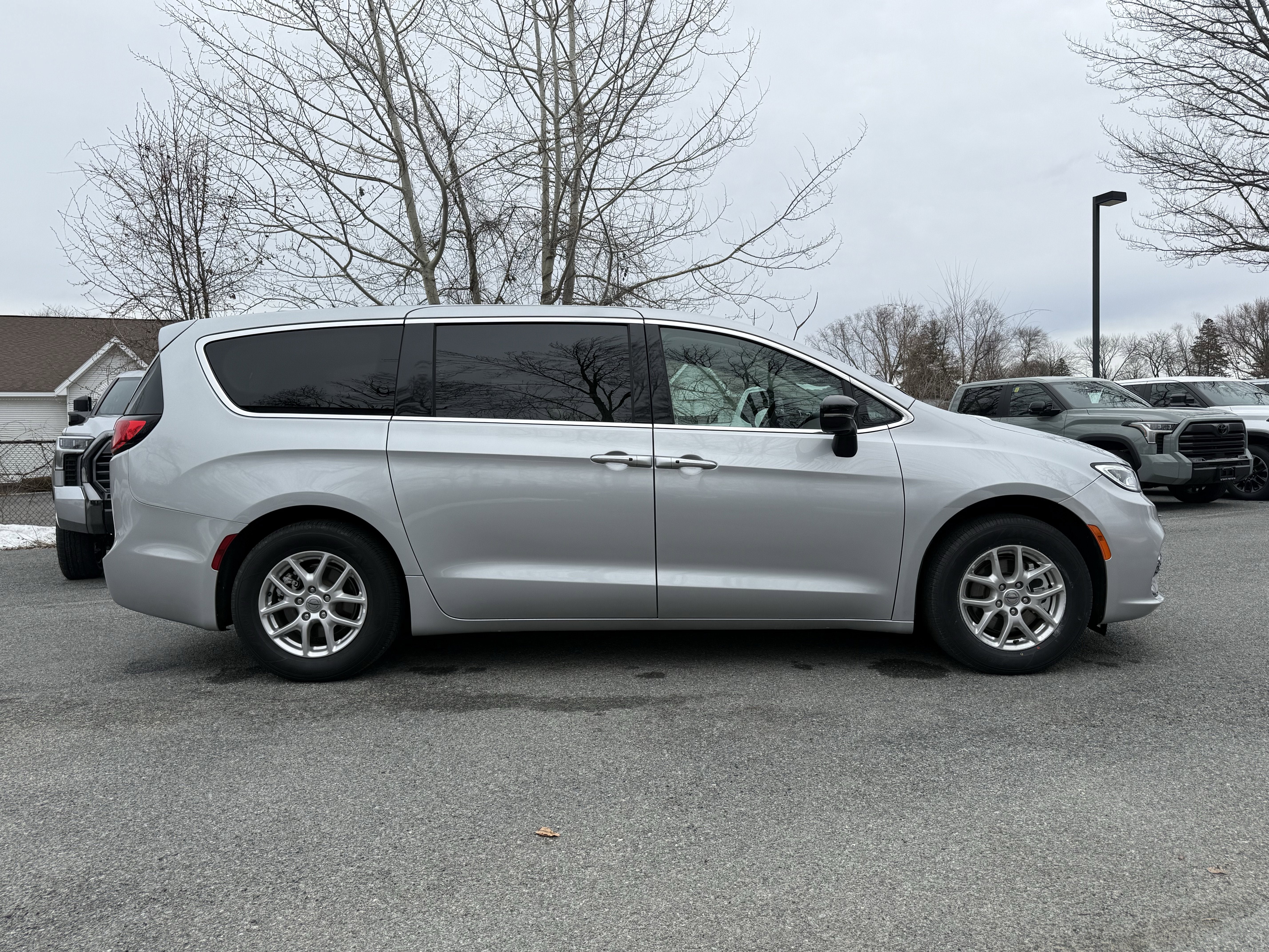 2024 Chrysler Pacifica Touring L