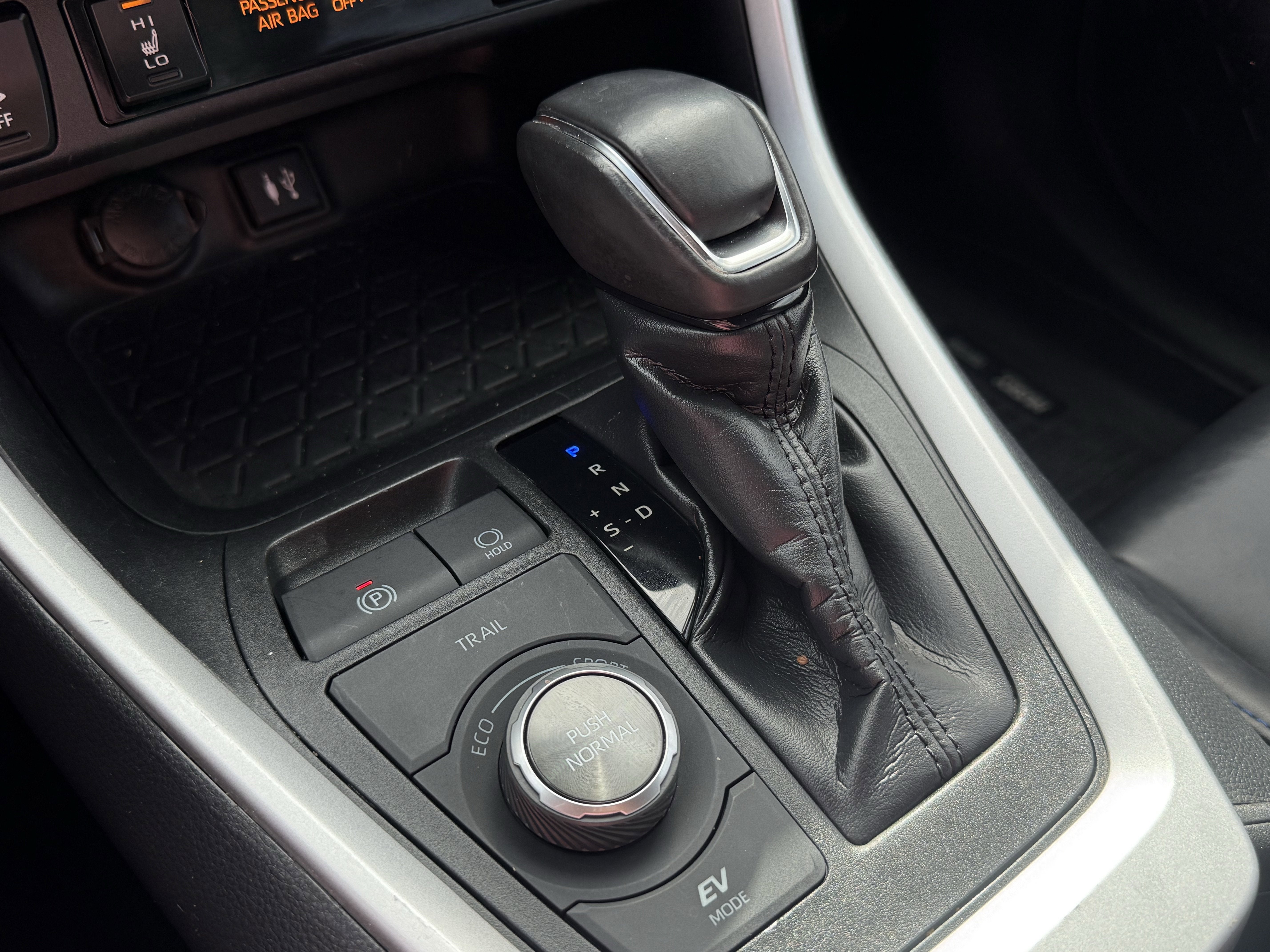 2019 Toyota RAV4 Hybrid XSE