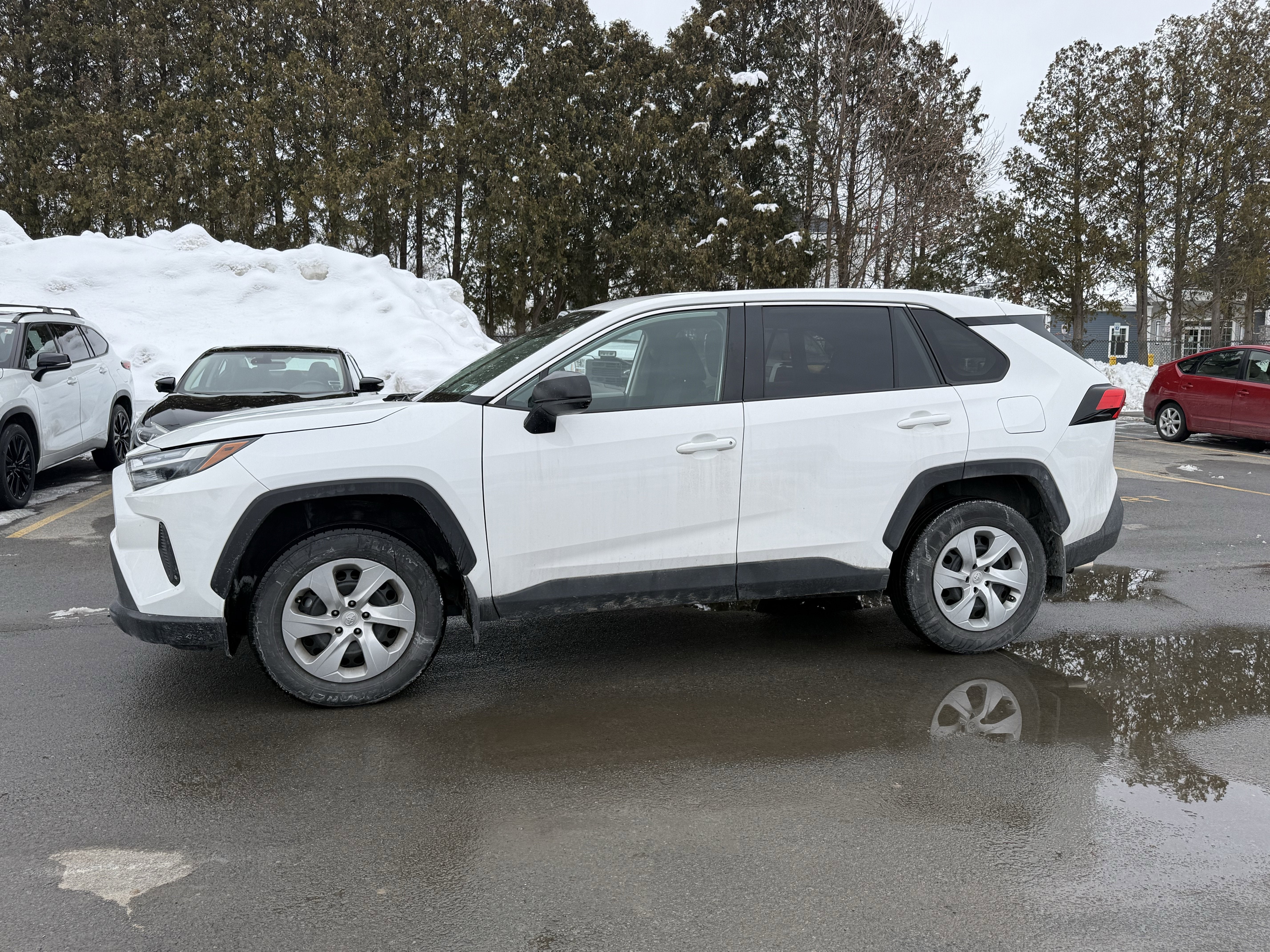 2023 Toyota RAV4 LE