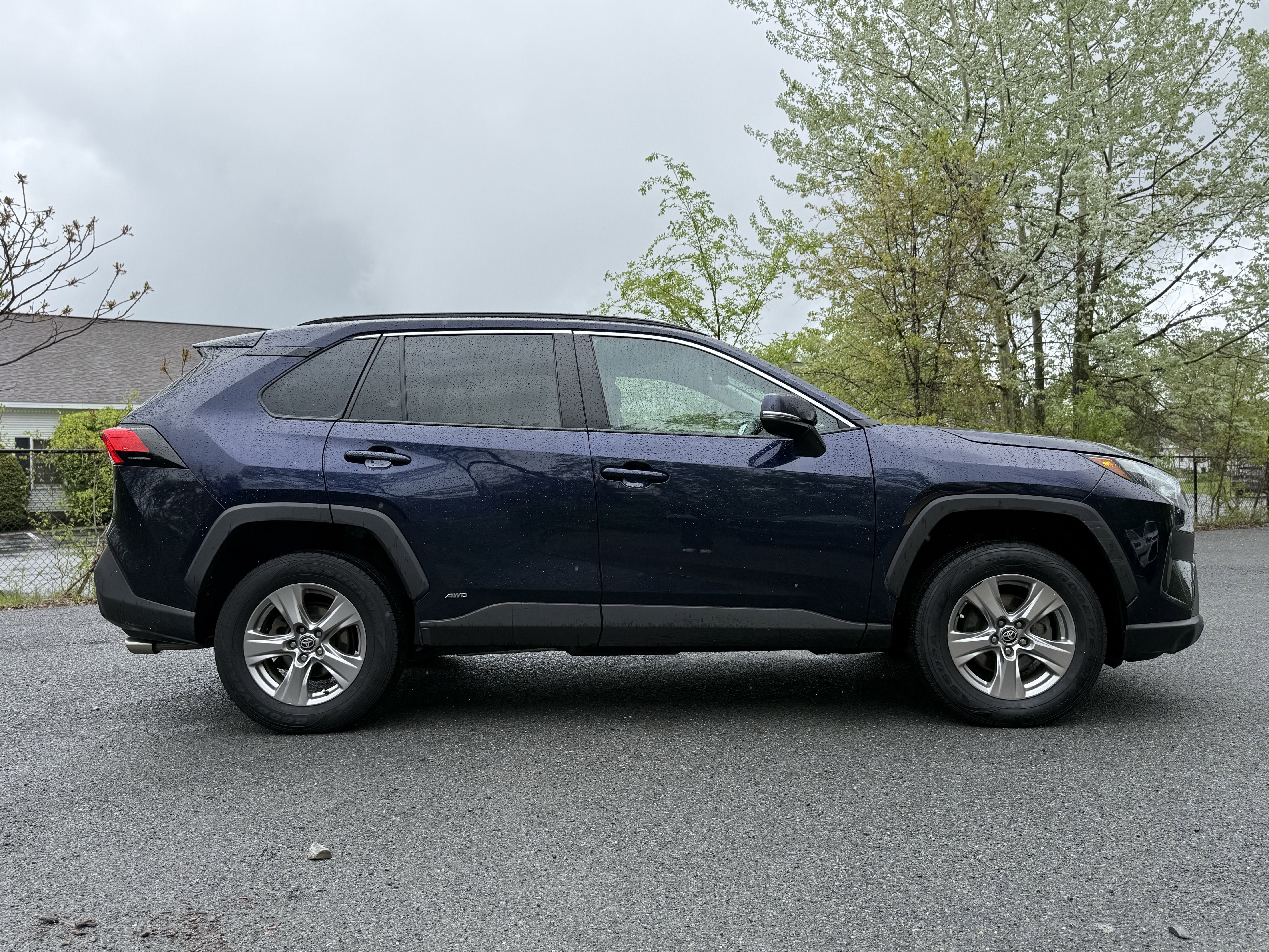 2022 Toyota RAV4 Hybrid XLE