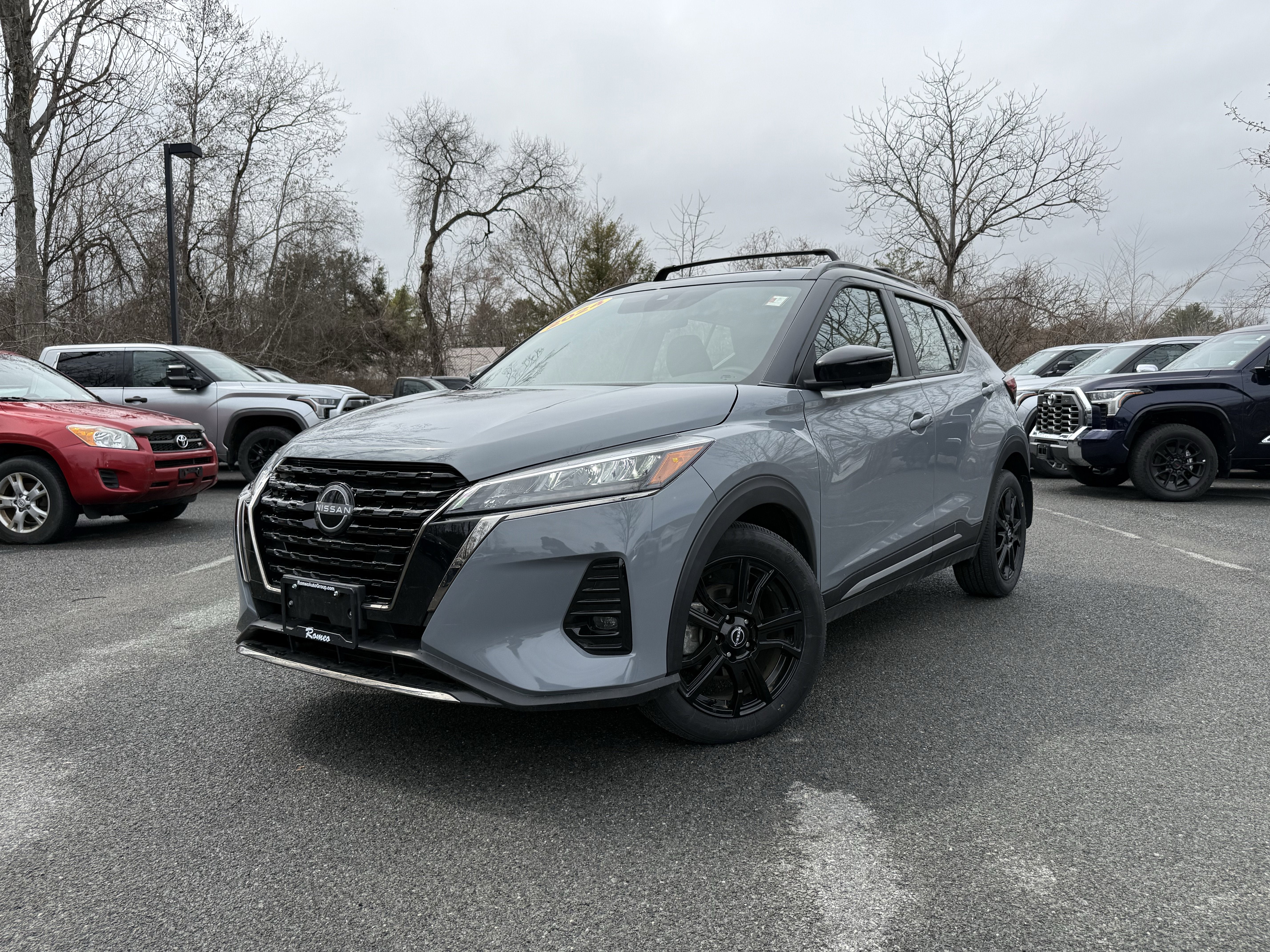 2024 Nissan Kicks SR