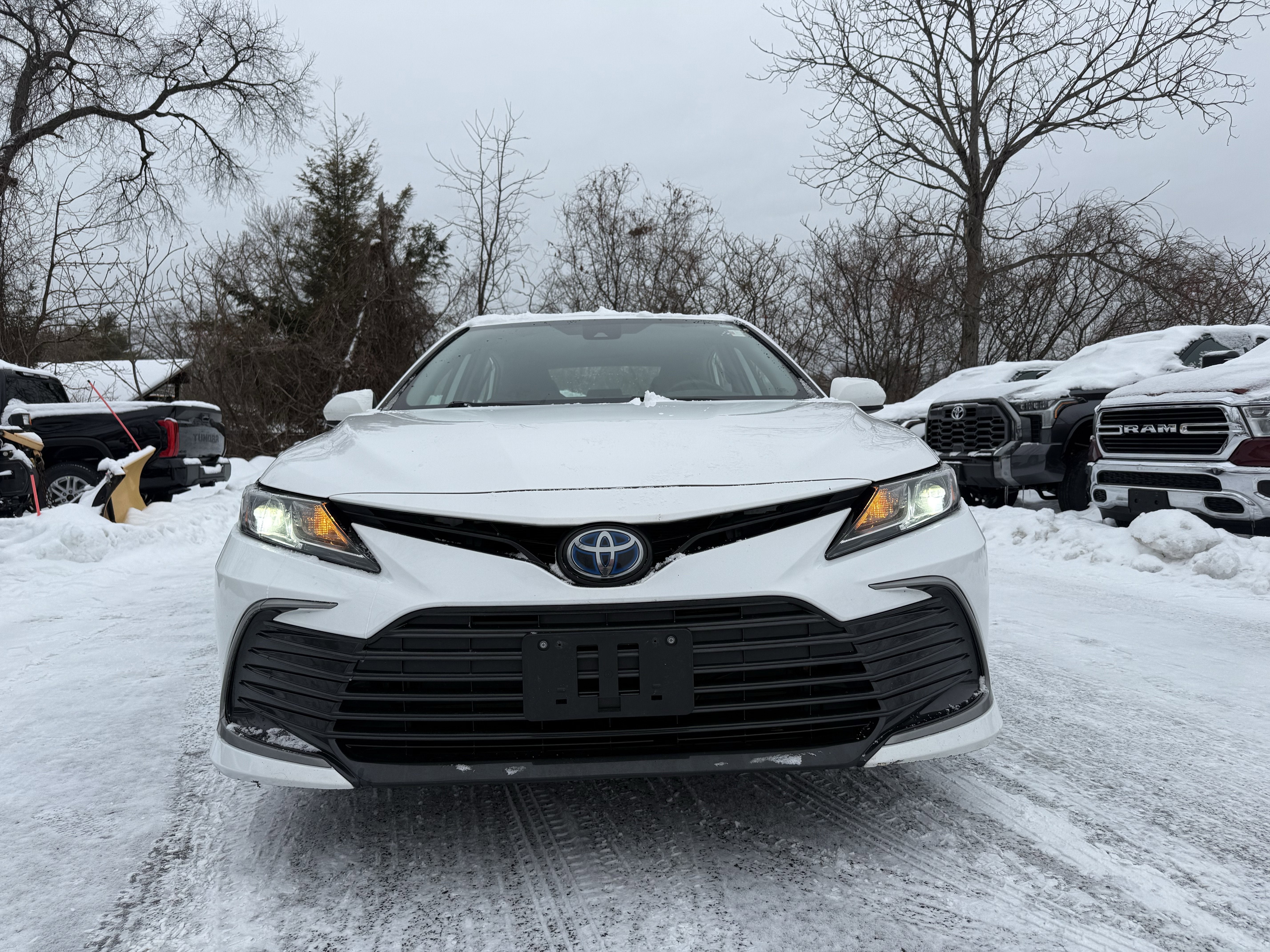 2022 Toyota Camry Hybrid LE