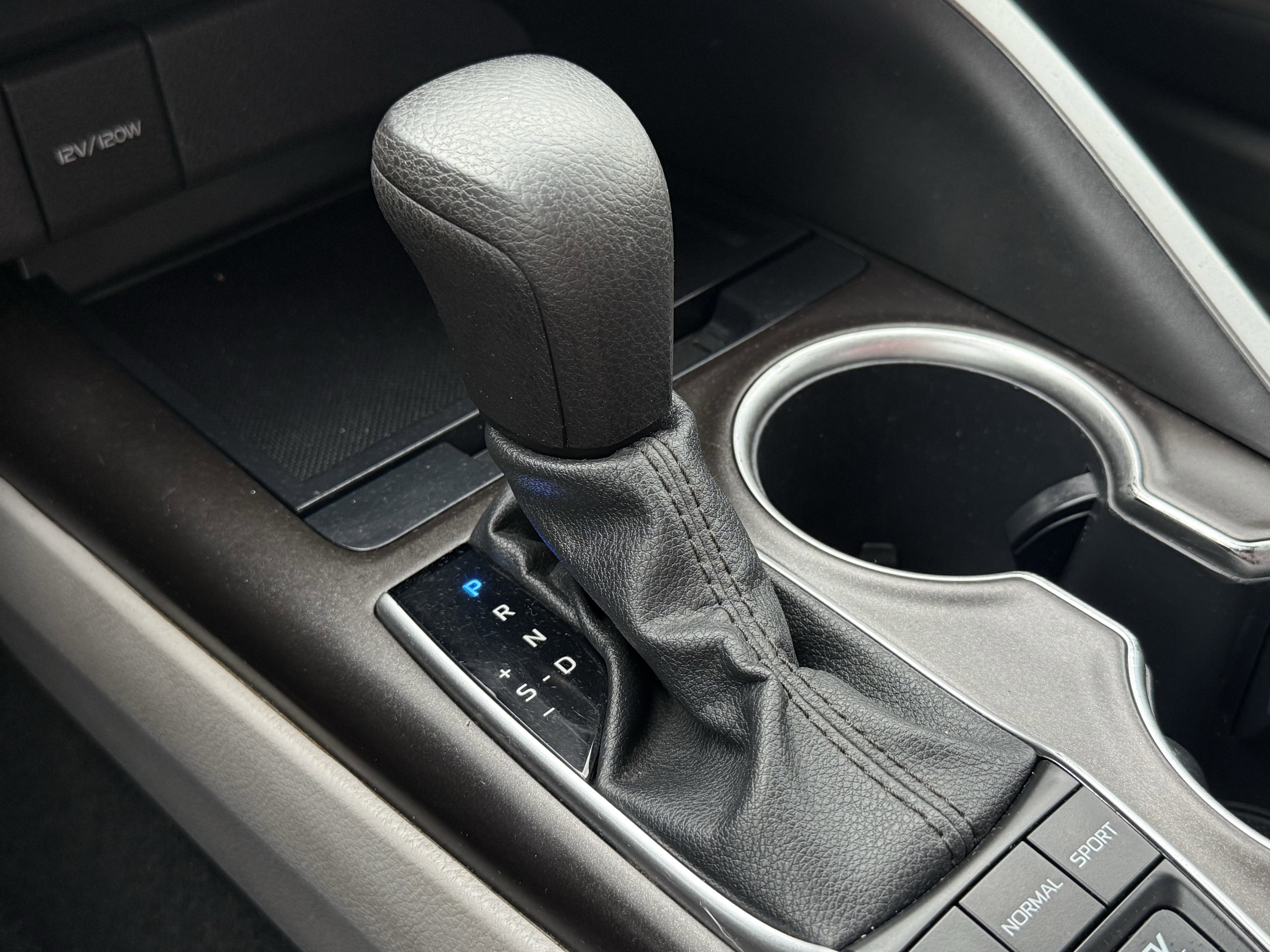 2022 Toyota Camry Hybrid LE