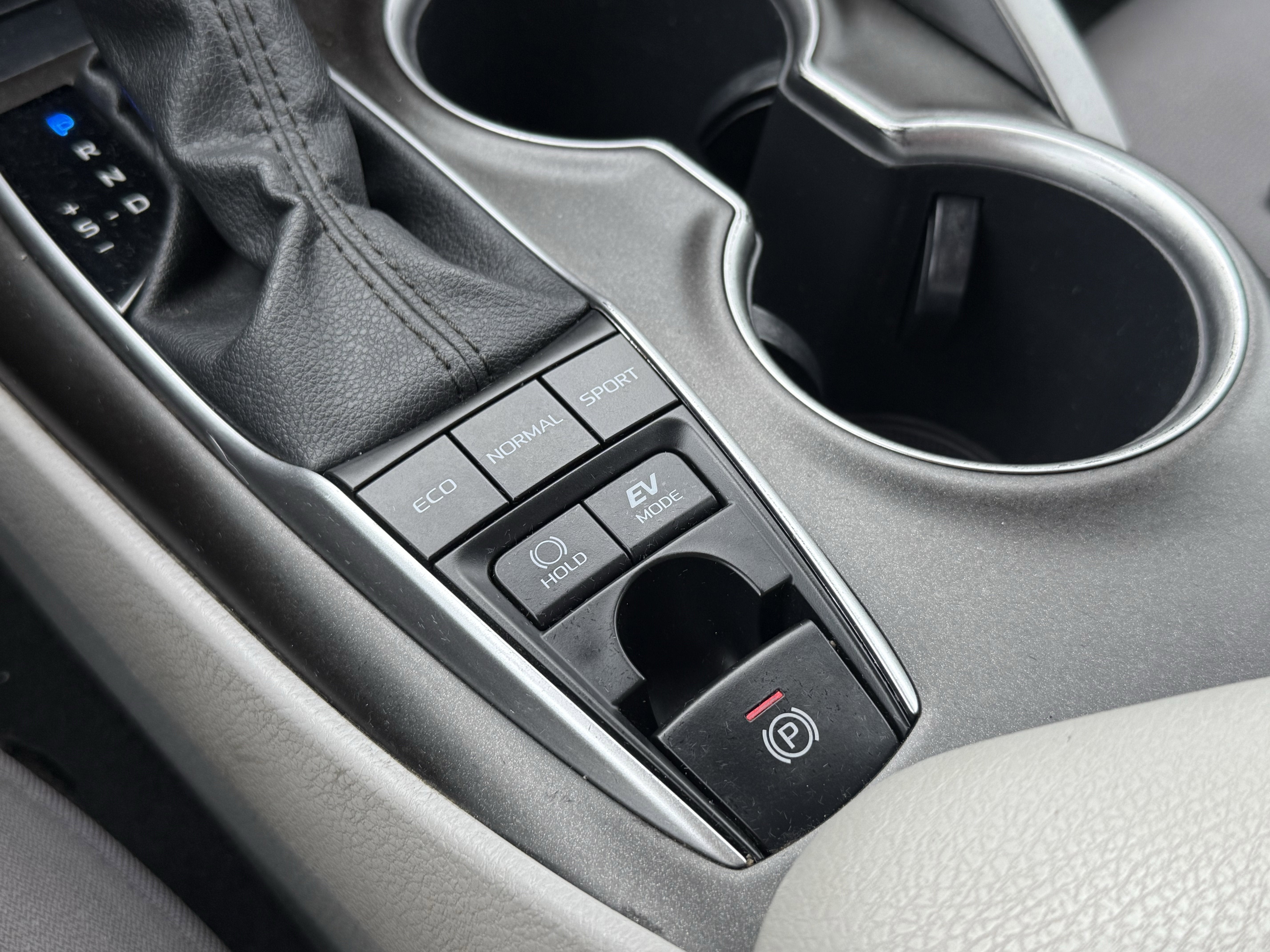 2022 Toyota Camry Hybrid LE