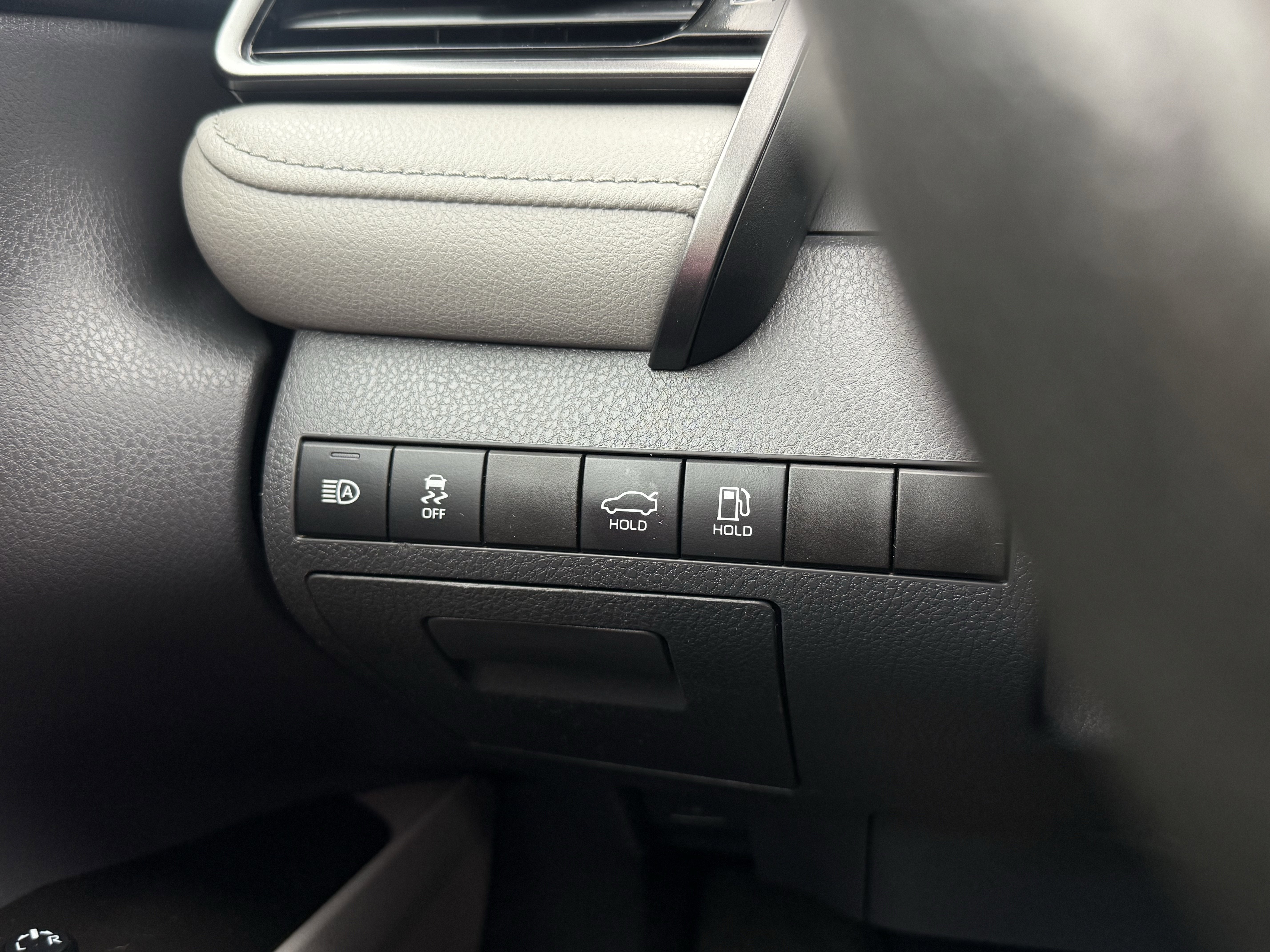 2022 Toyota Camry Hybrid LE