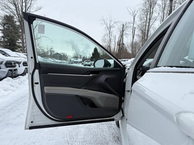 2022 Toyota Camry Hybrid LE