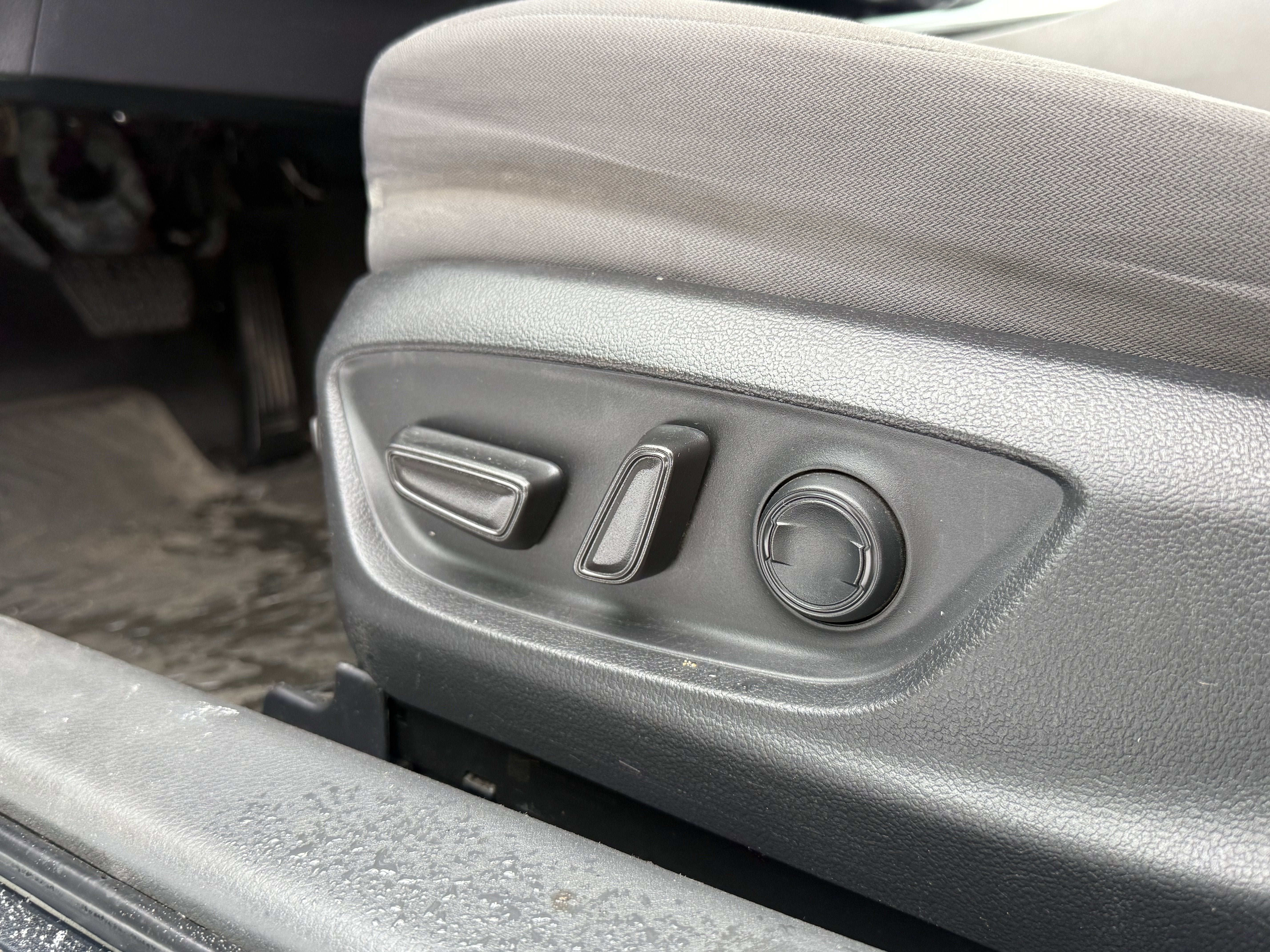 2022 Toyota Camry Hybrid LE