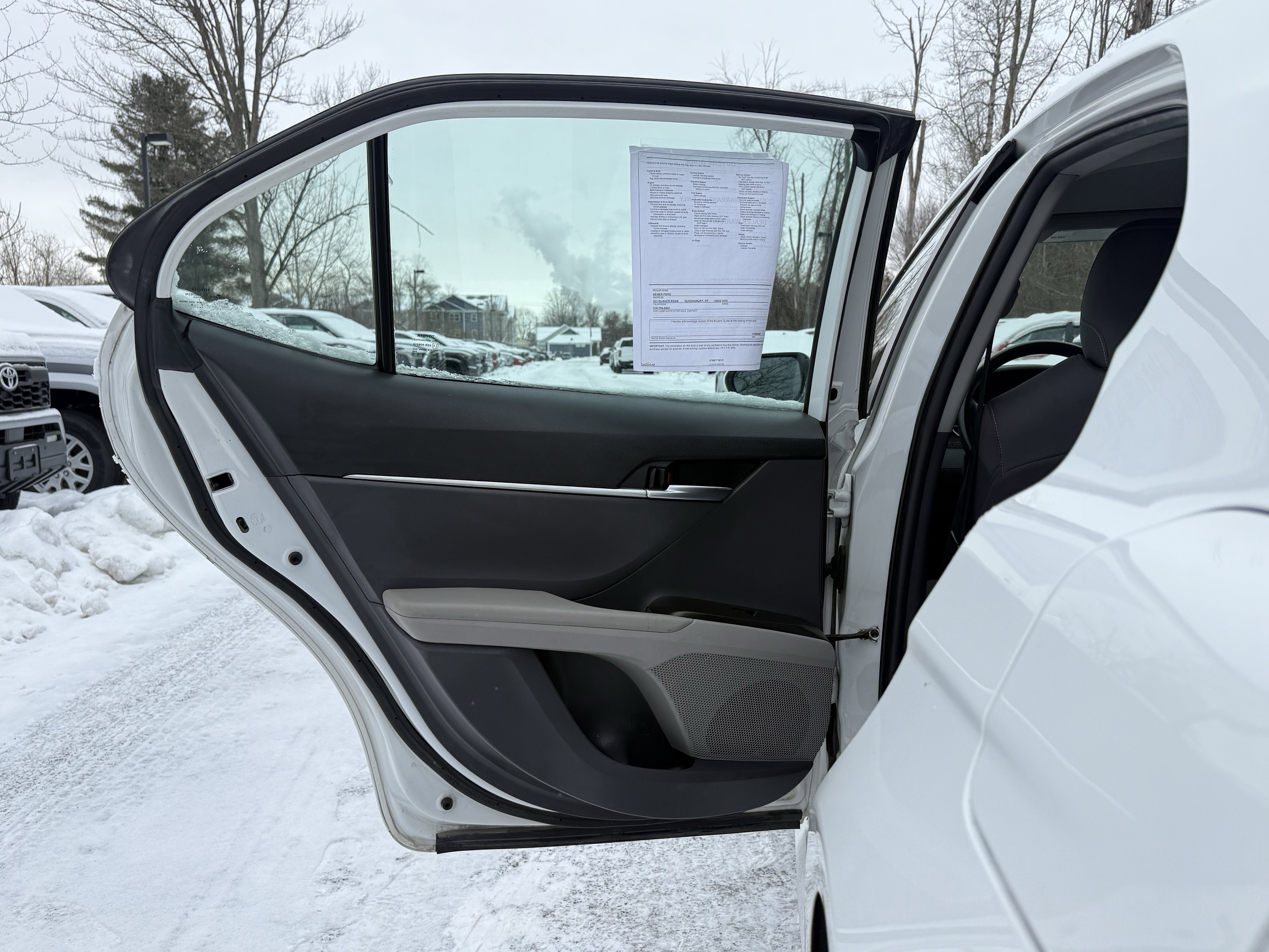 2022 Toyota Camry Hybrid LE