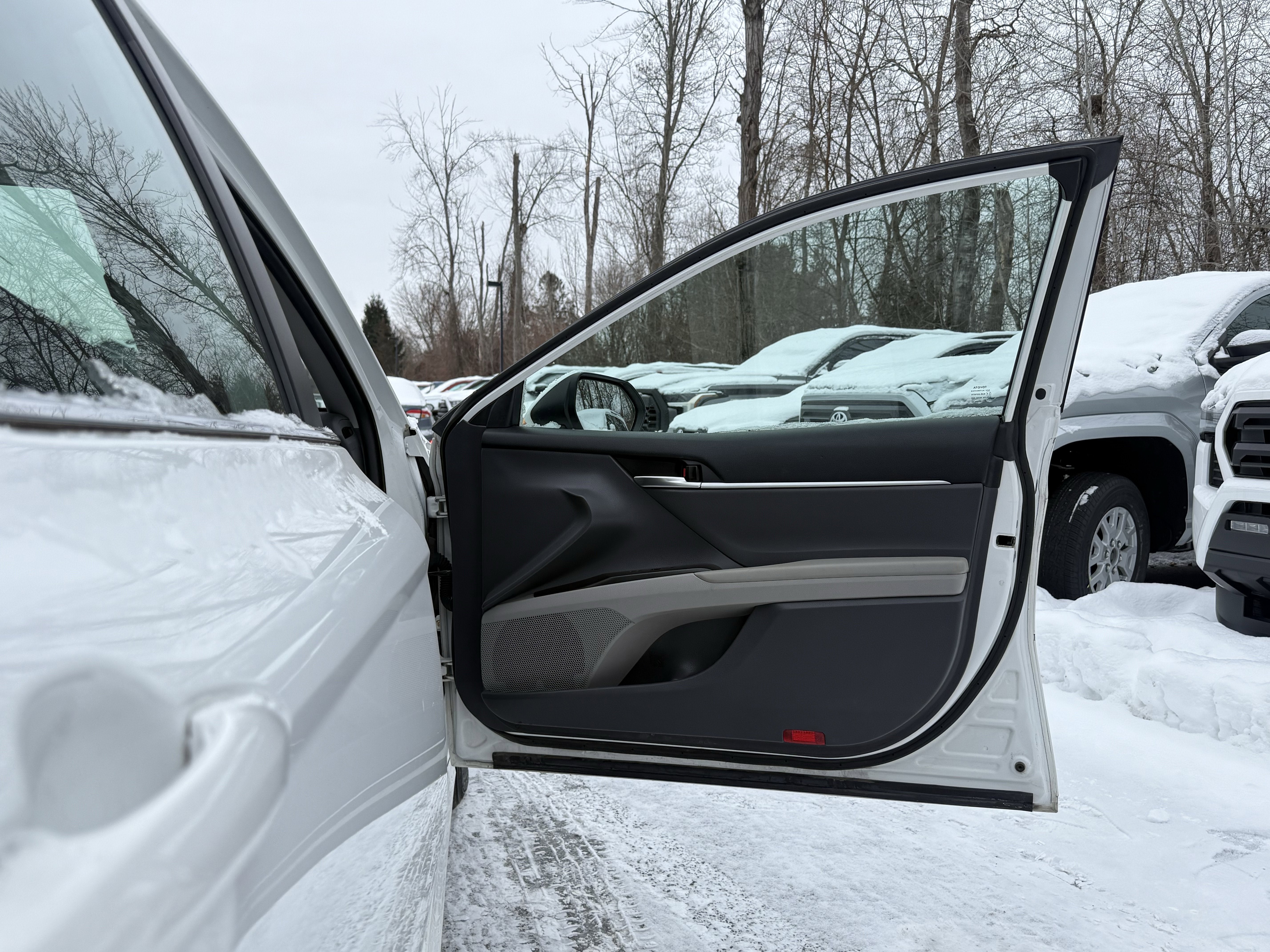 2022 Toyota Camry Hybrid LE