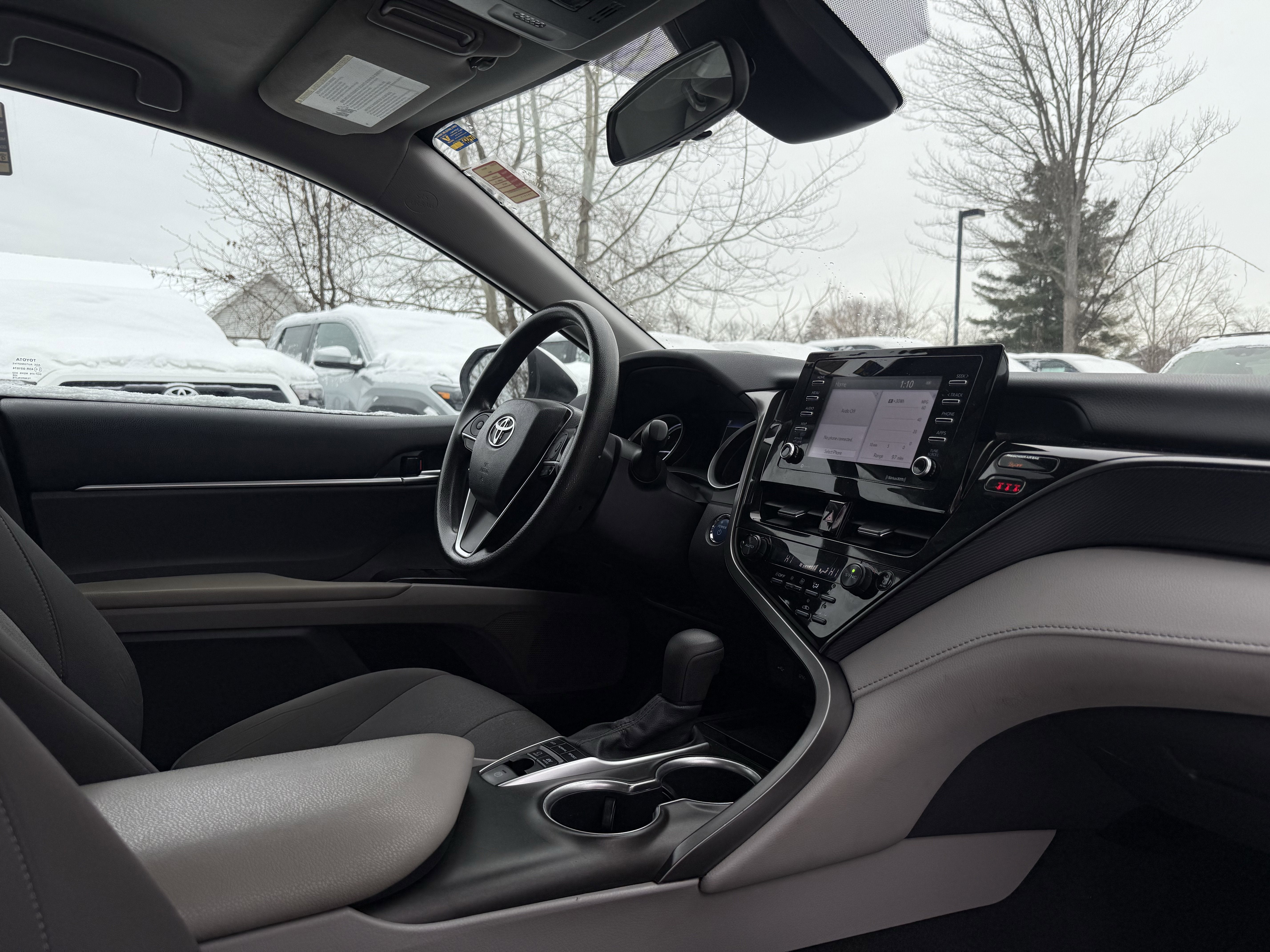 2022 Toyota Camry Hybrid LE