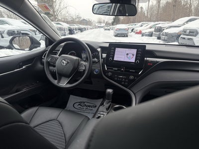 2022 Toyota Camry Hybrid SE