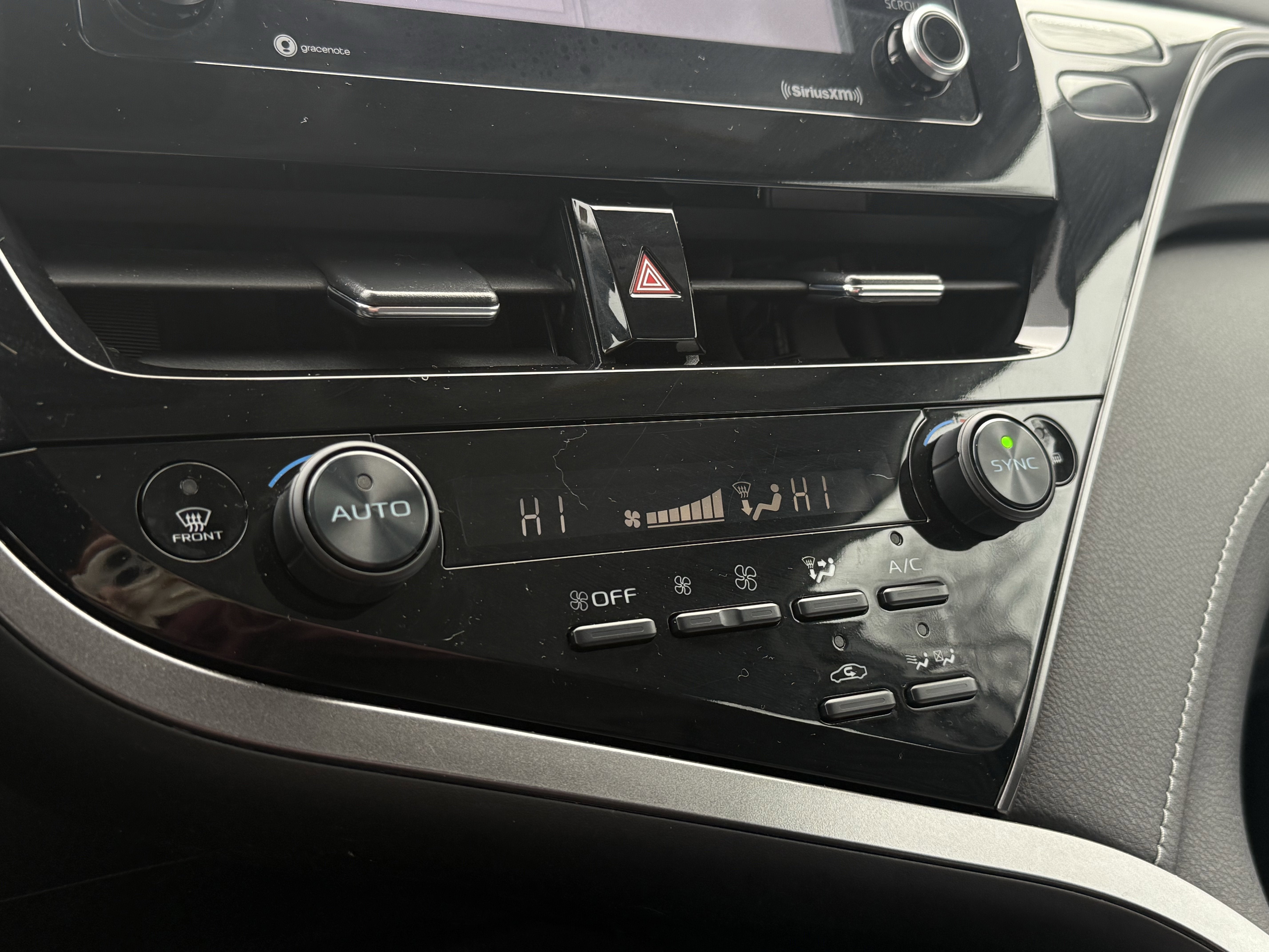 2022 Toyota Camry Hybrid SE