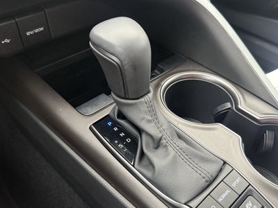 2022 Toyota Camry Hybrid SE