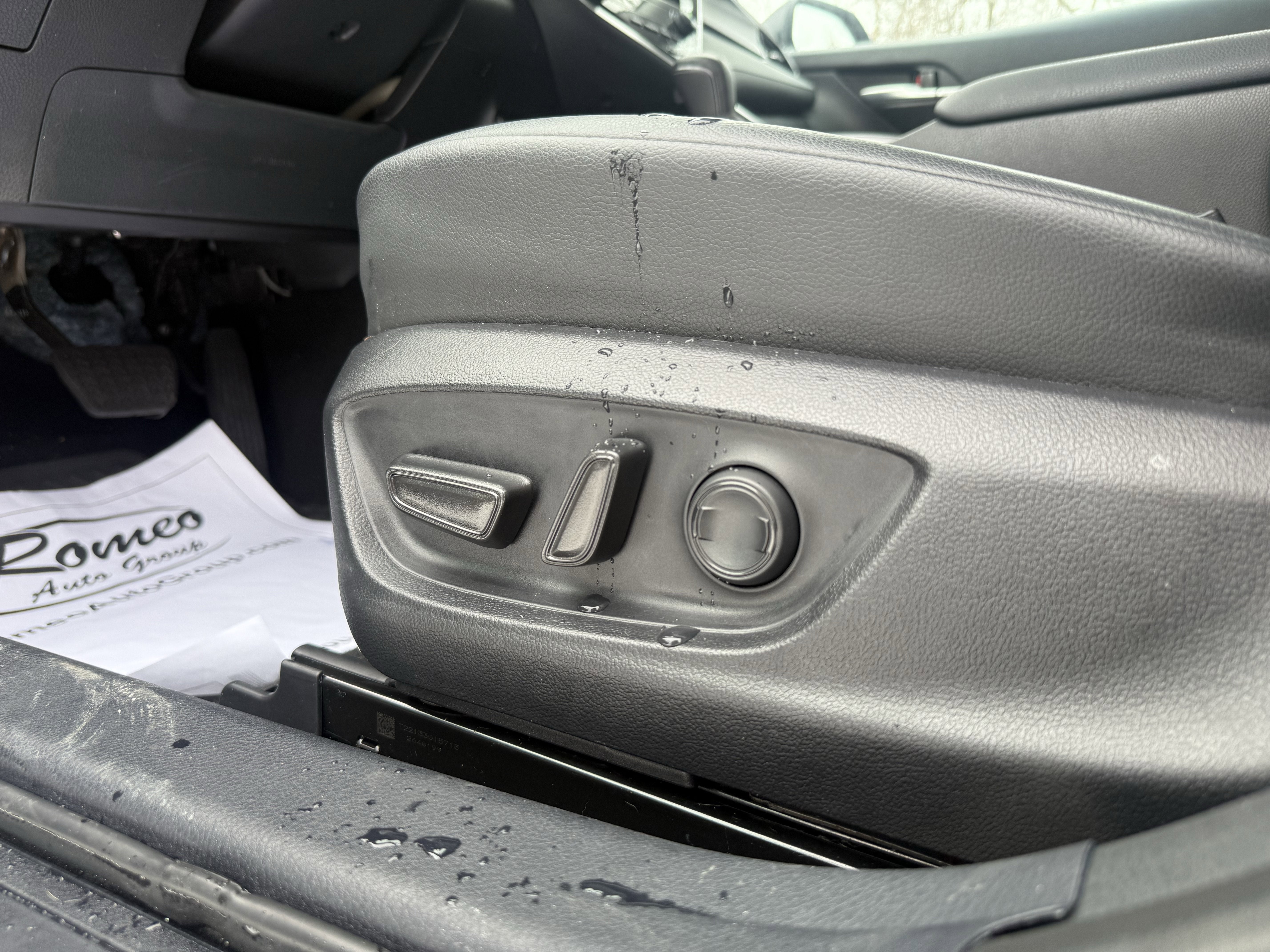 2022 Toyota Camry Hybrid SE