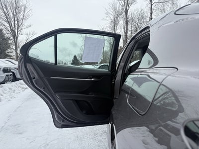 2022 Toyota Camry Hybrid SE