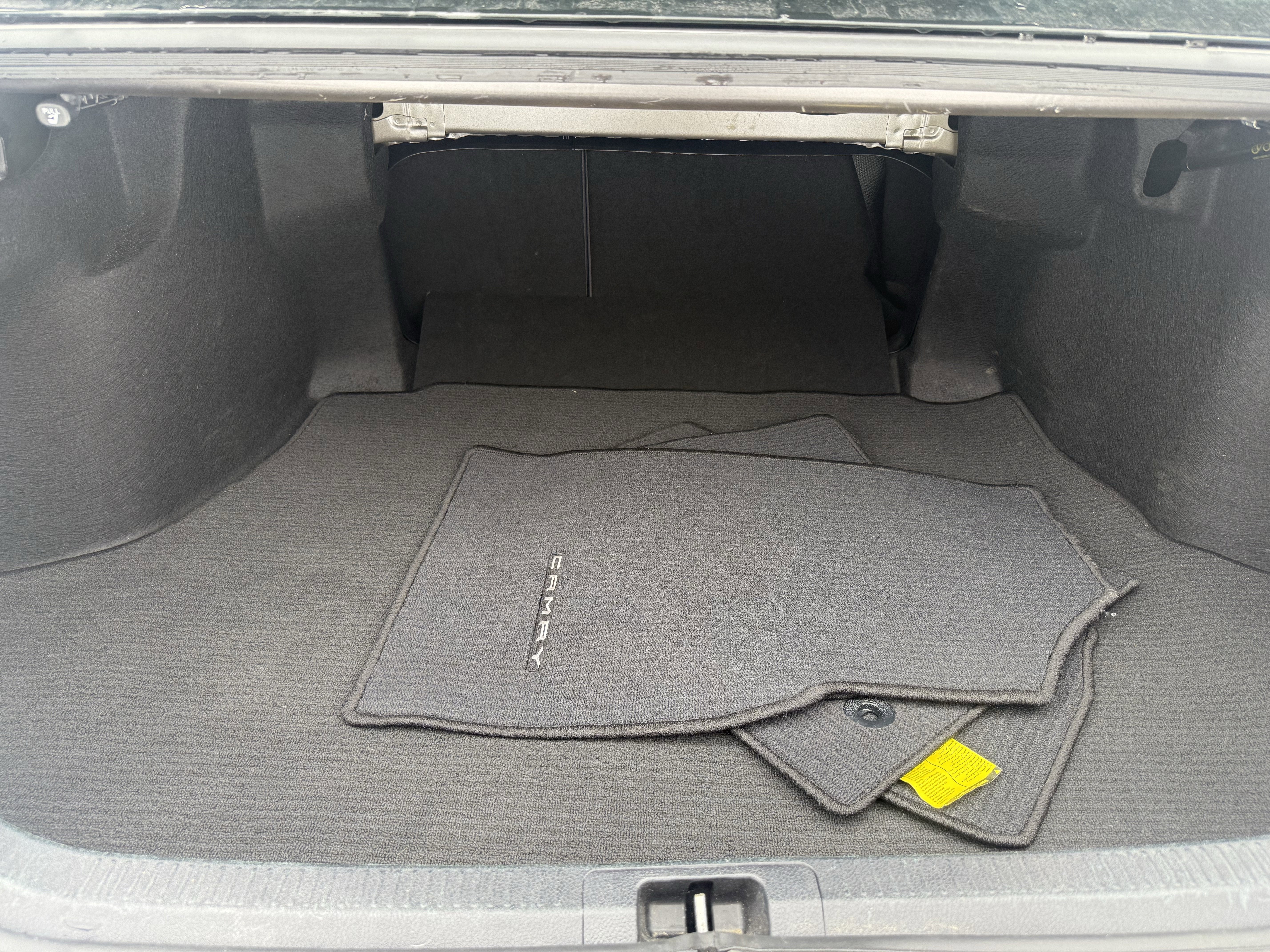 2022 Toyota Camry Hybrid SE