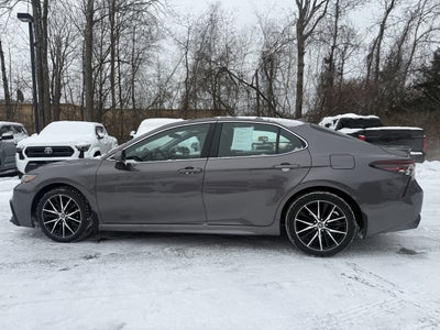 2022 Toyota Camry Hybrid SE