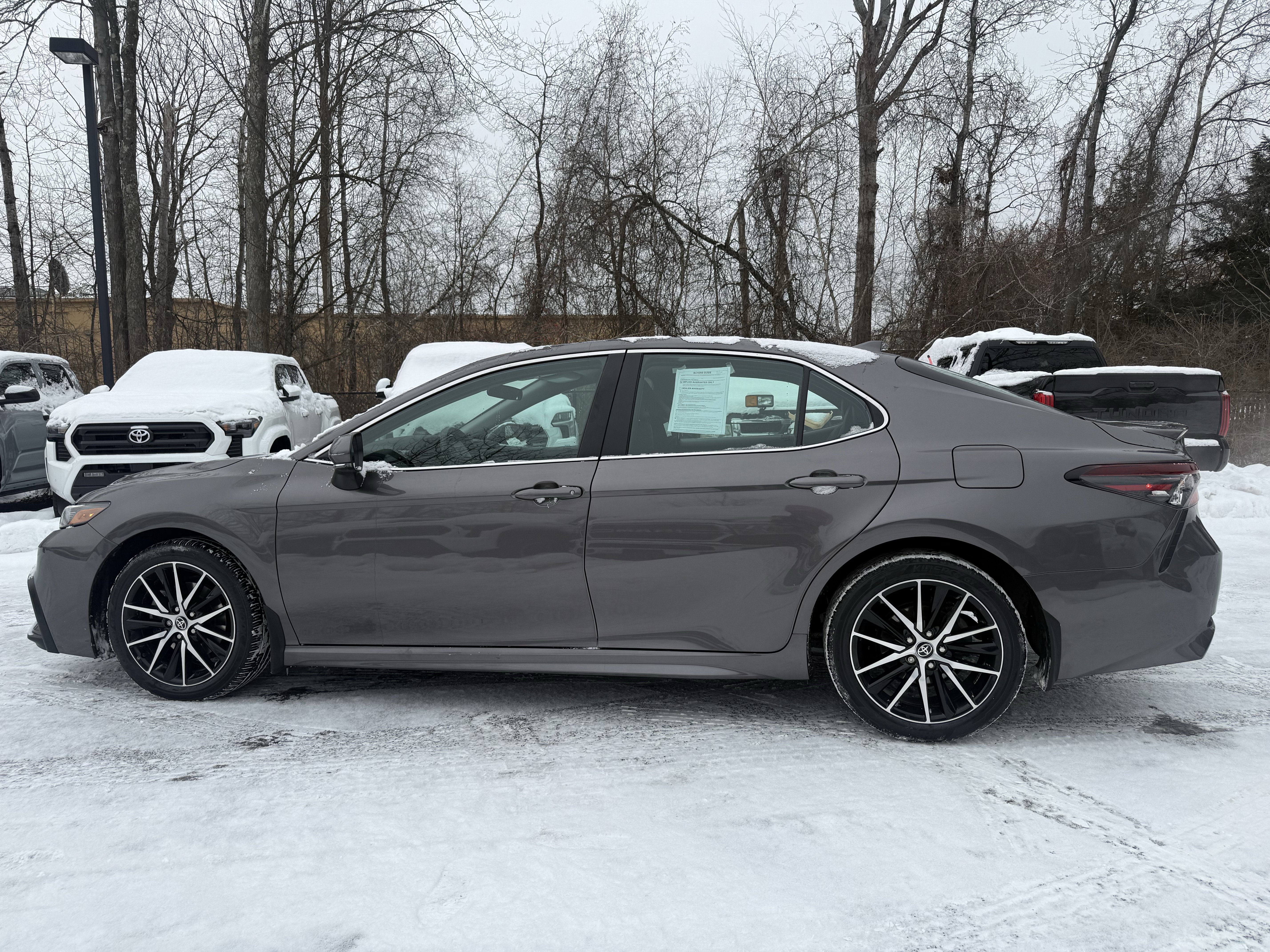 2022 Toyota Camry Hybrid SE