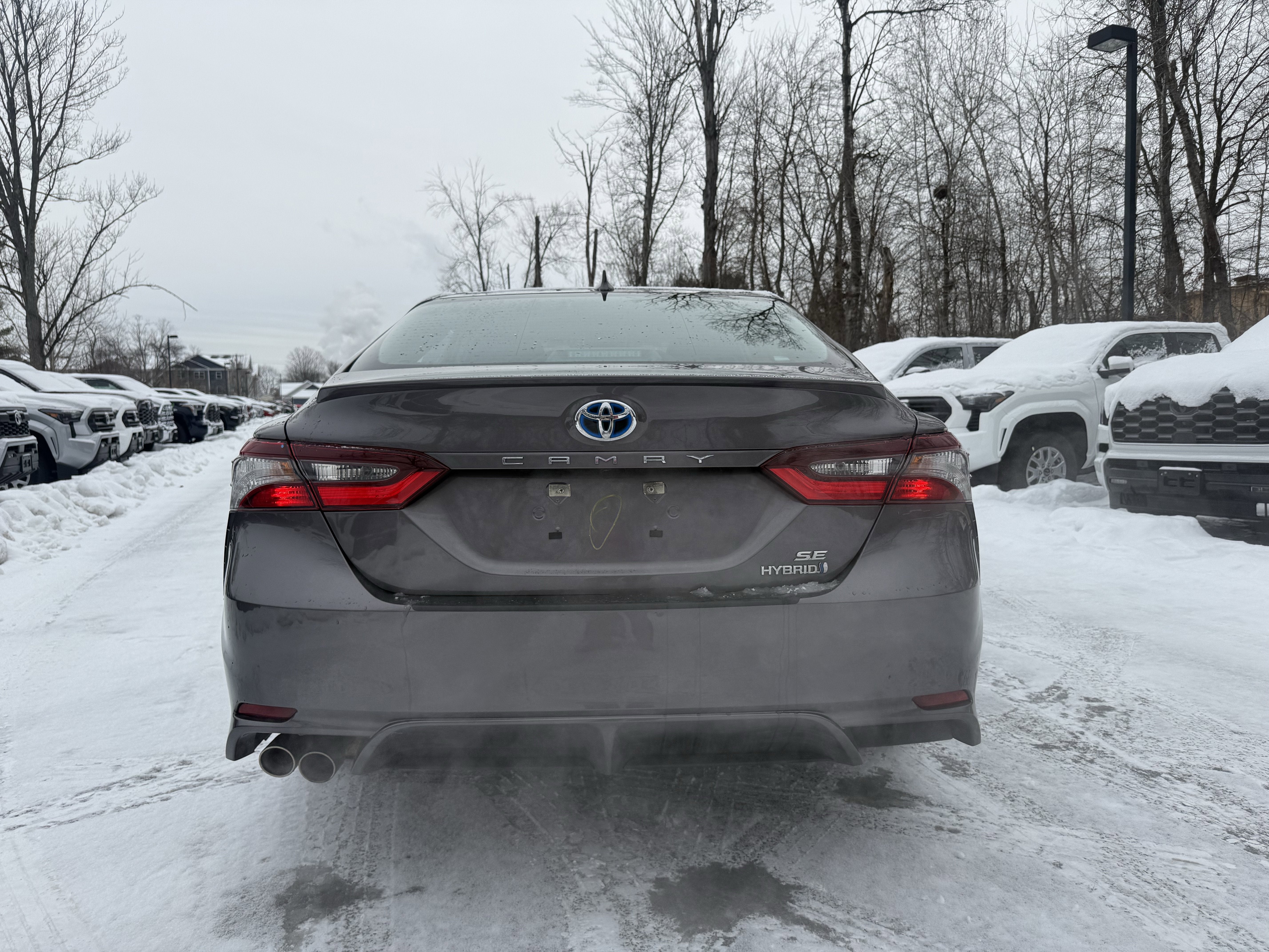 2022 Toyota Camry Hybrid SE