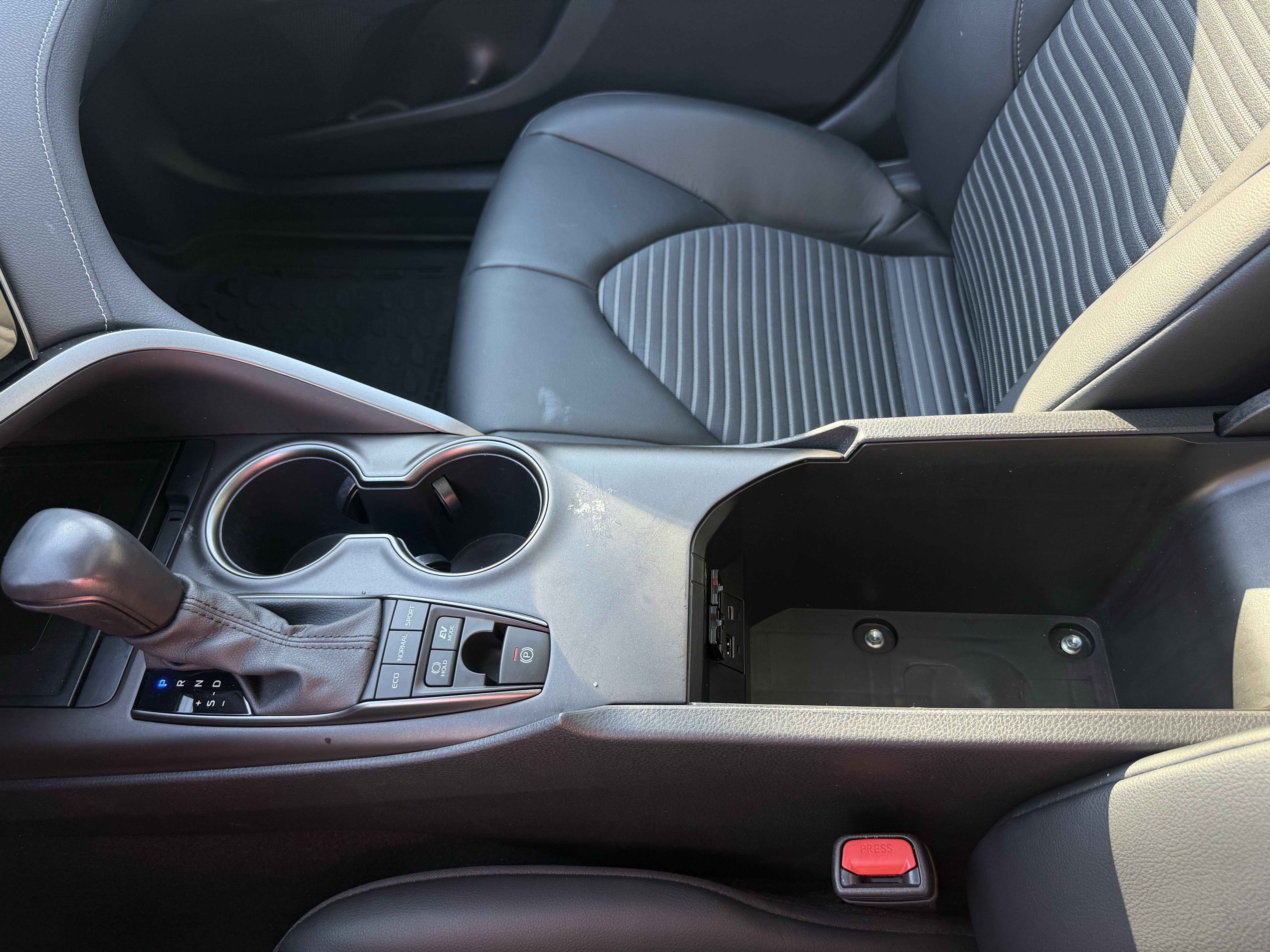 2021 Toyota Camry Hybrid SE