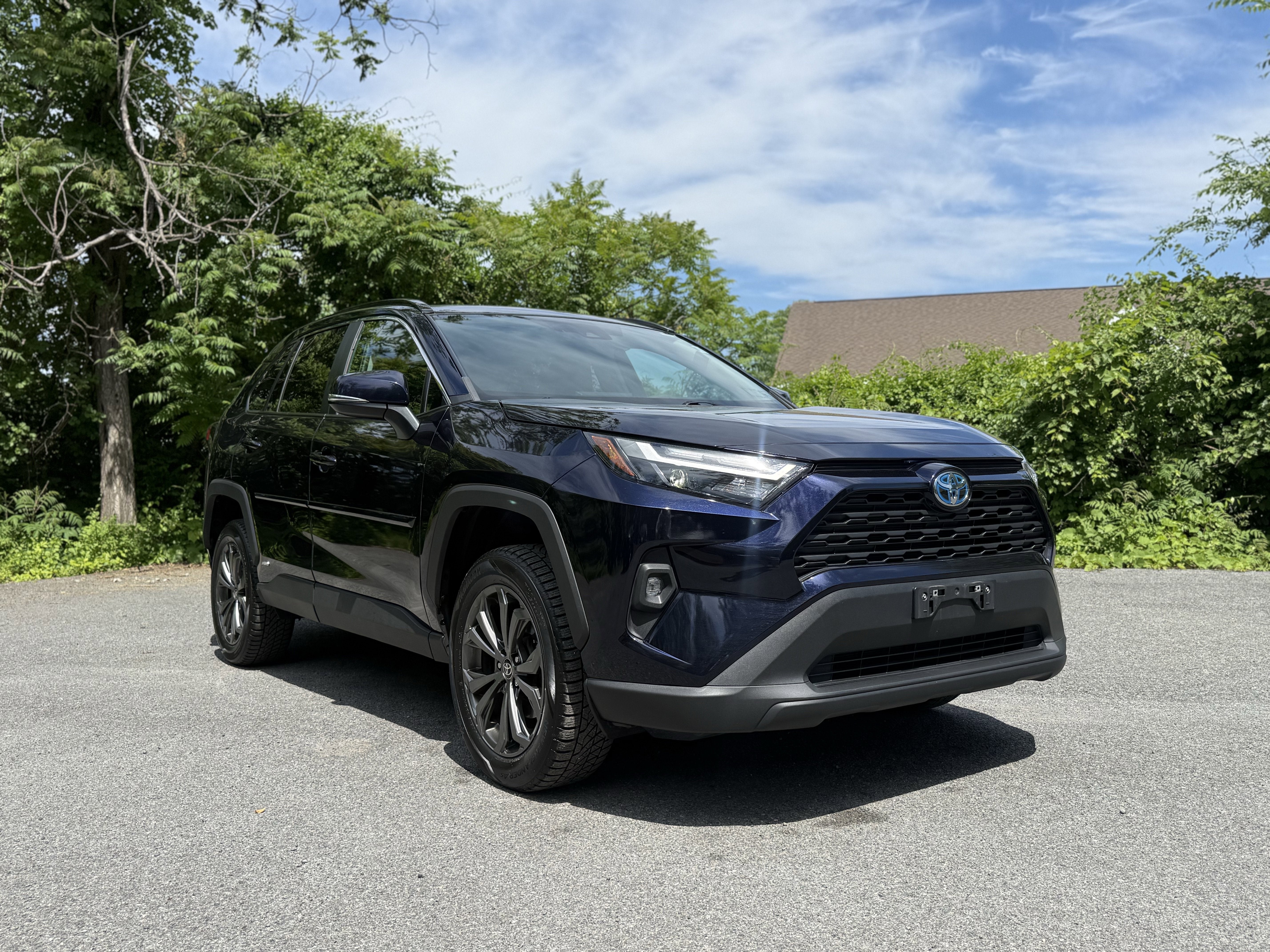 2022 Toyota RAV4 Hybrid XLE Premium