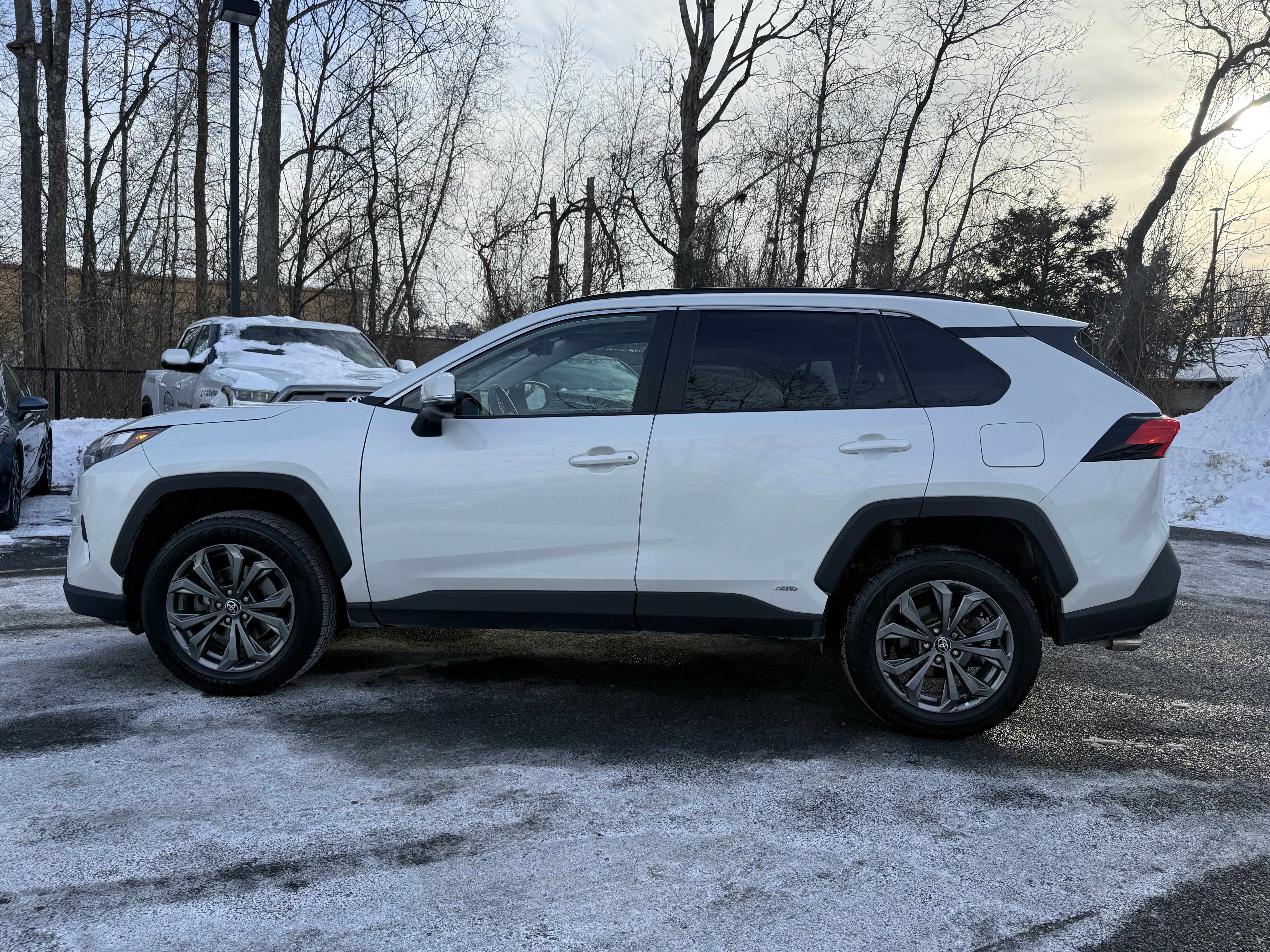 2022 Toyota RAV4 Hybrid XLE Premium