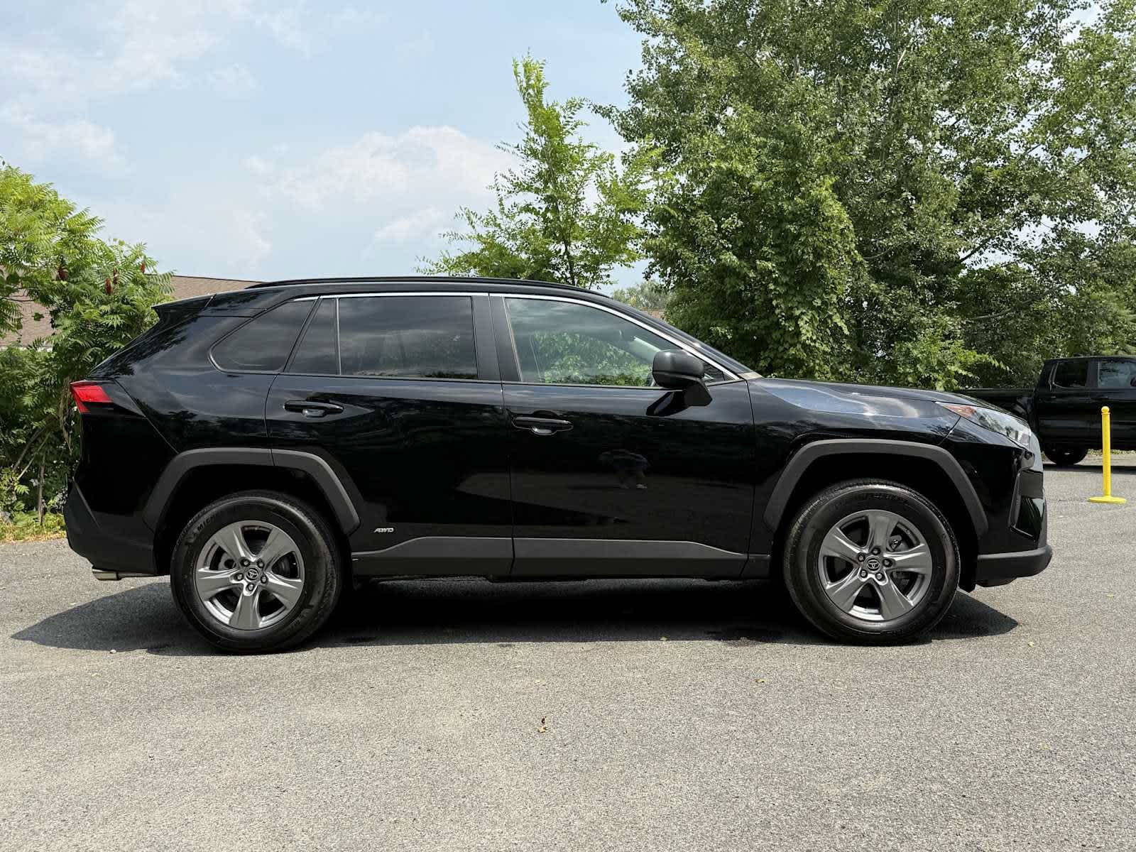 2022 Toyota RAV4 Hybrid LE