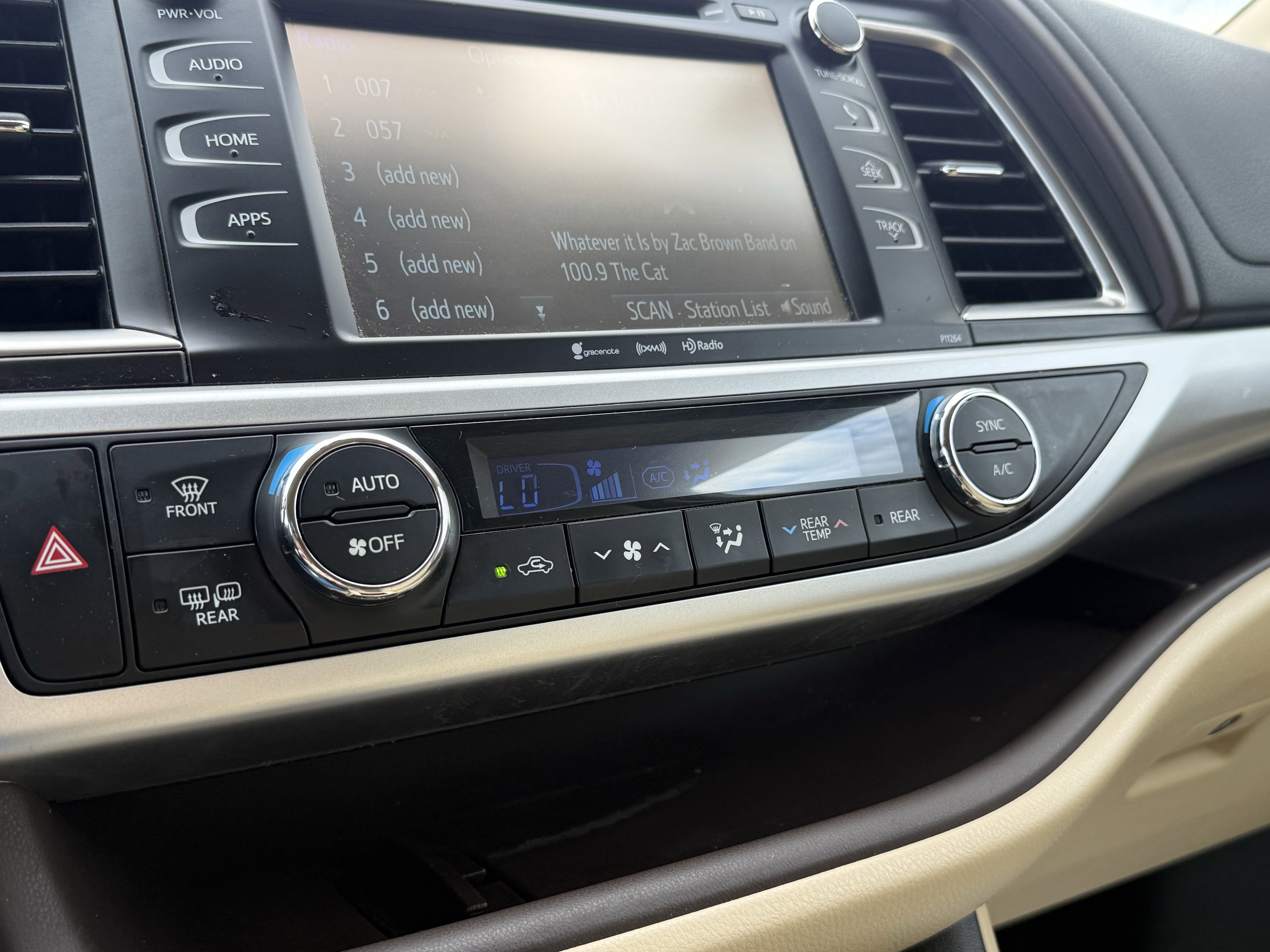 2016 Toyota Highlander LE Plus V6