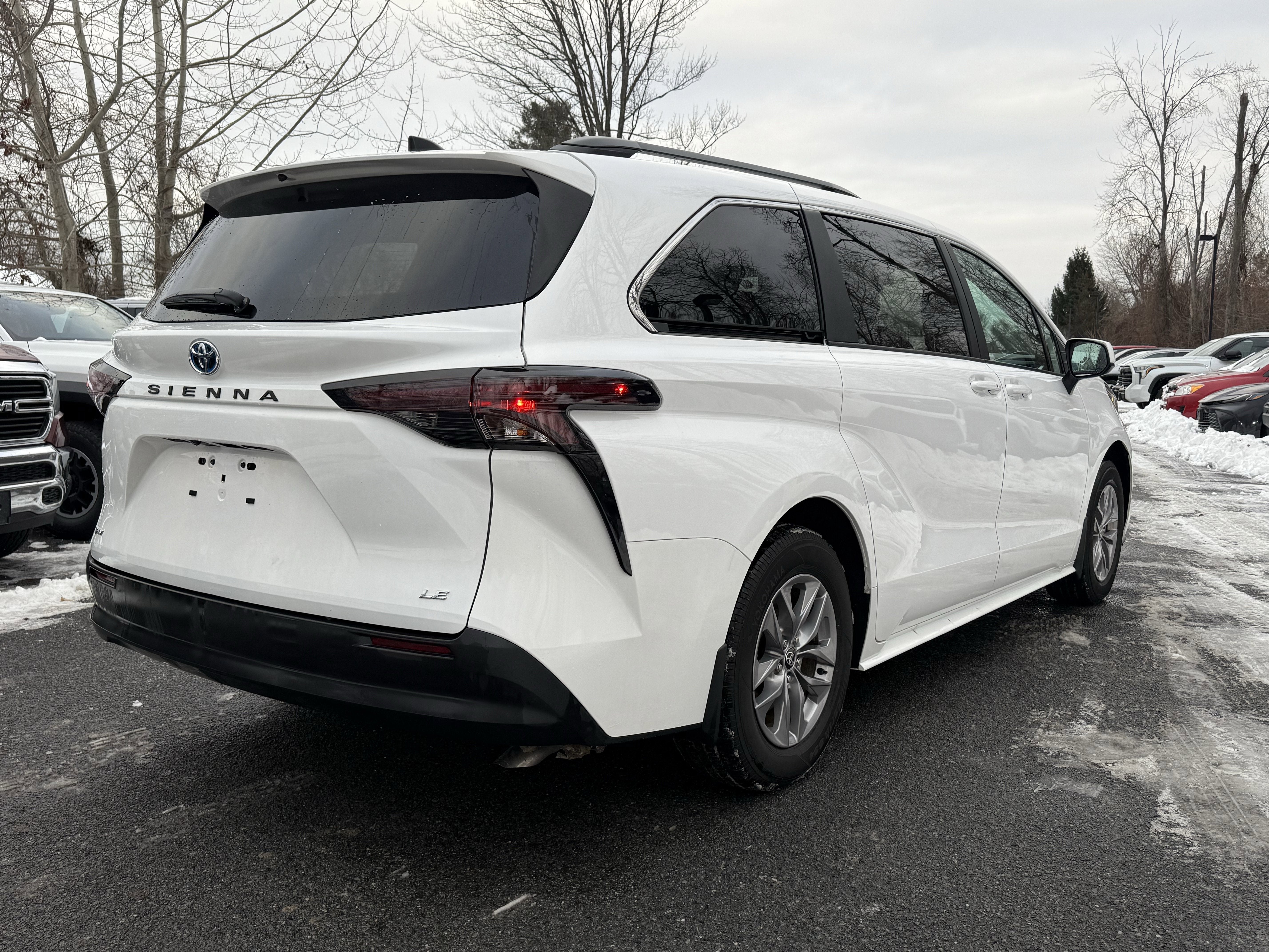 2025 Toyota Sienna LE 8 Passenger