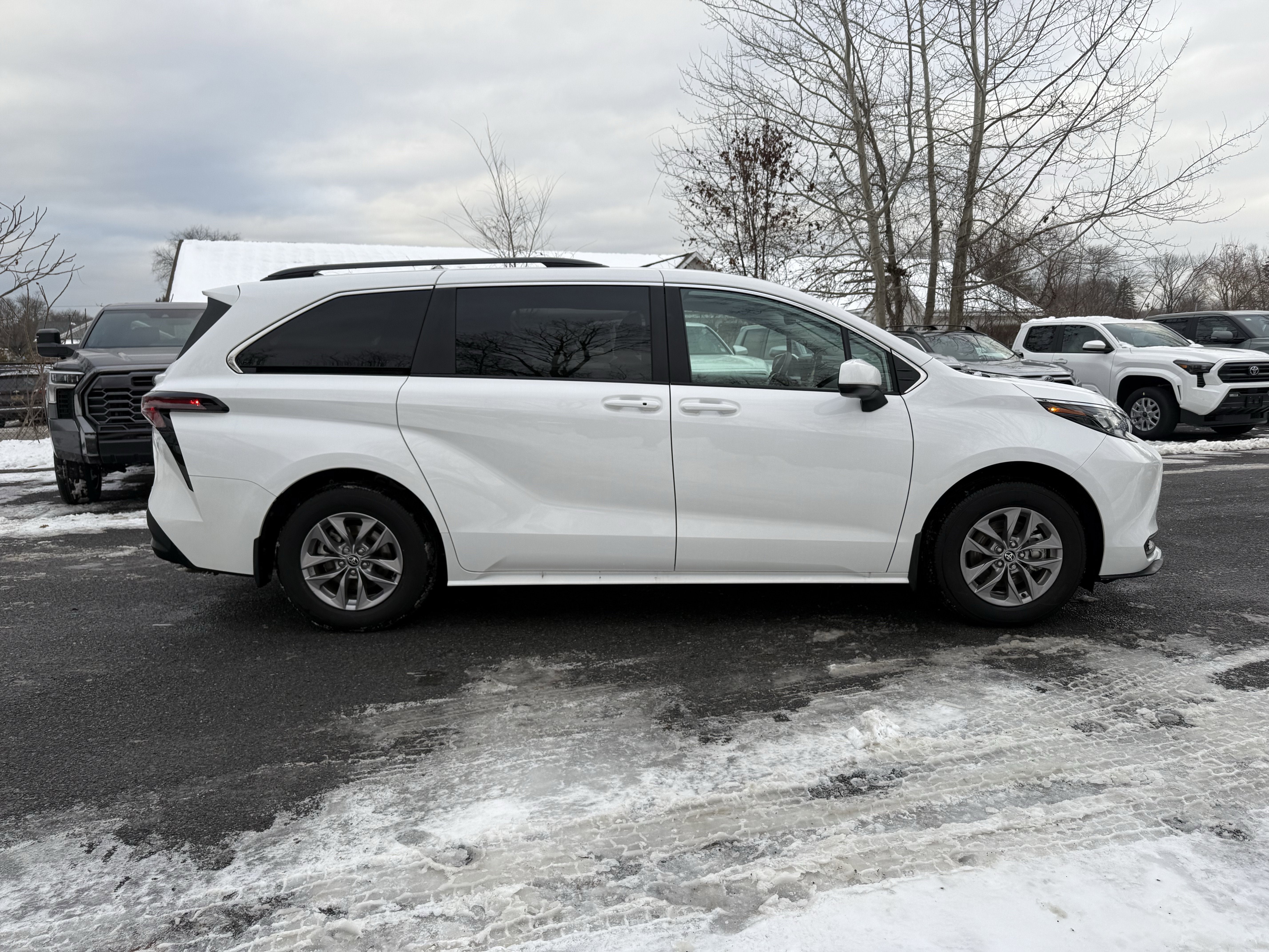 2025 Toyota Sienna LE 8 Passenger