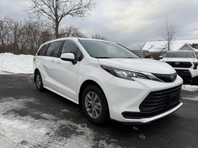 2025 Toyota Sienna LE 8 Passenger
