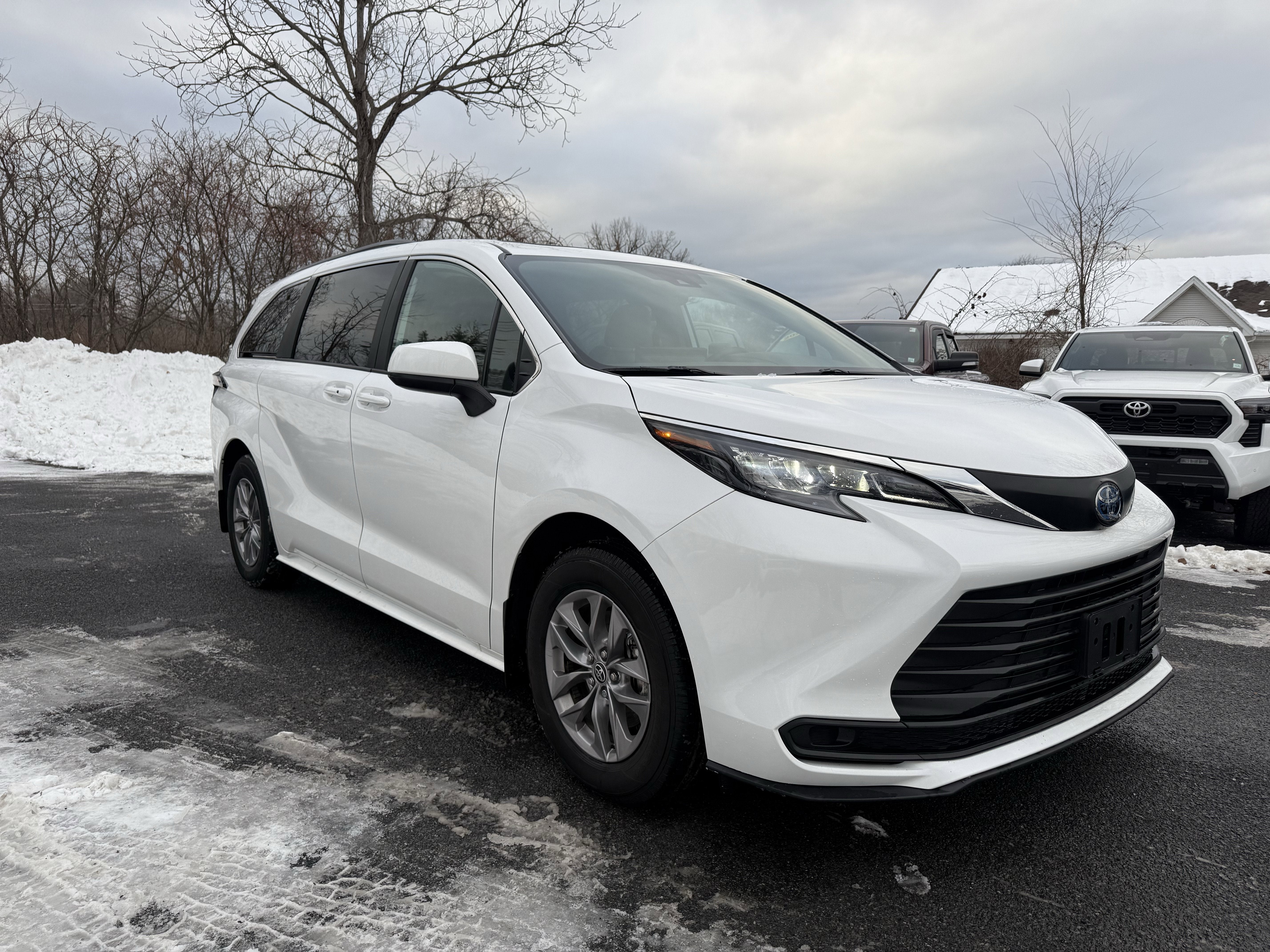 2025 Toyota Sienna LE 8 Passenger