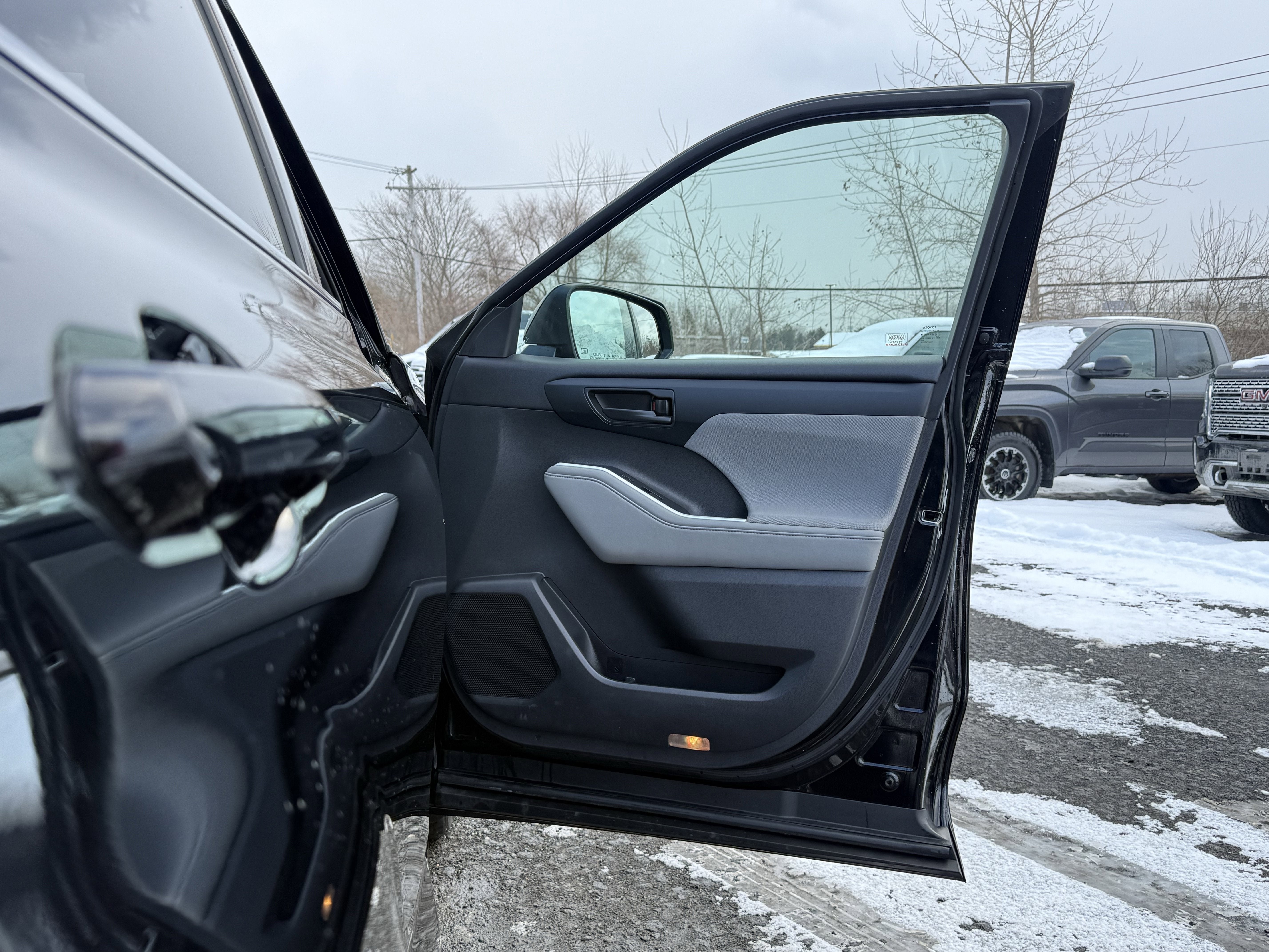 2020 Toyota Highlander LE