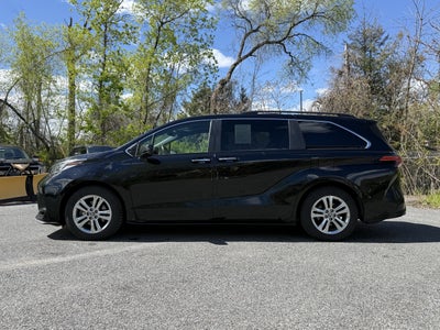 2022 Toyota Sienna XSE 7 Passenger