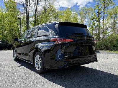 2022 Toyota Sienna XSE 7 Passenger