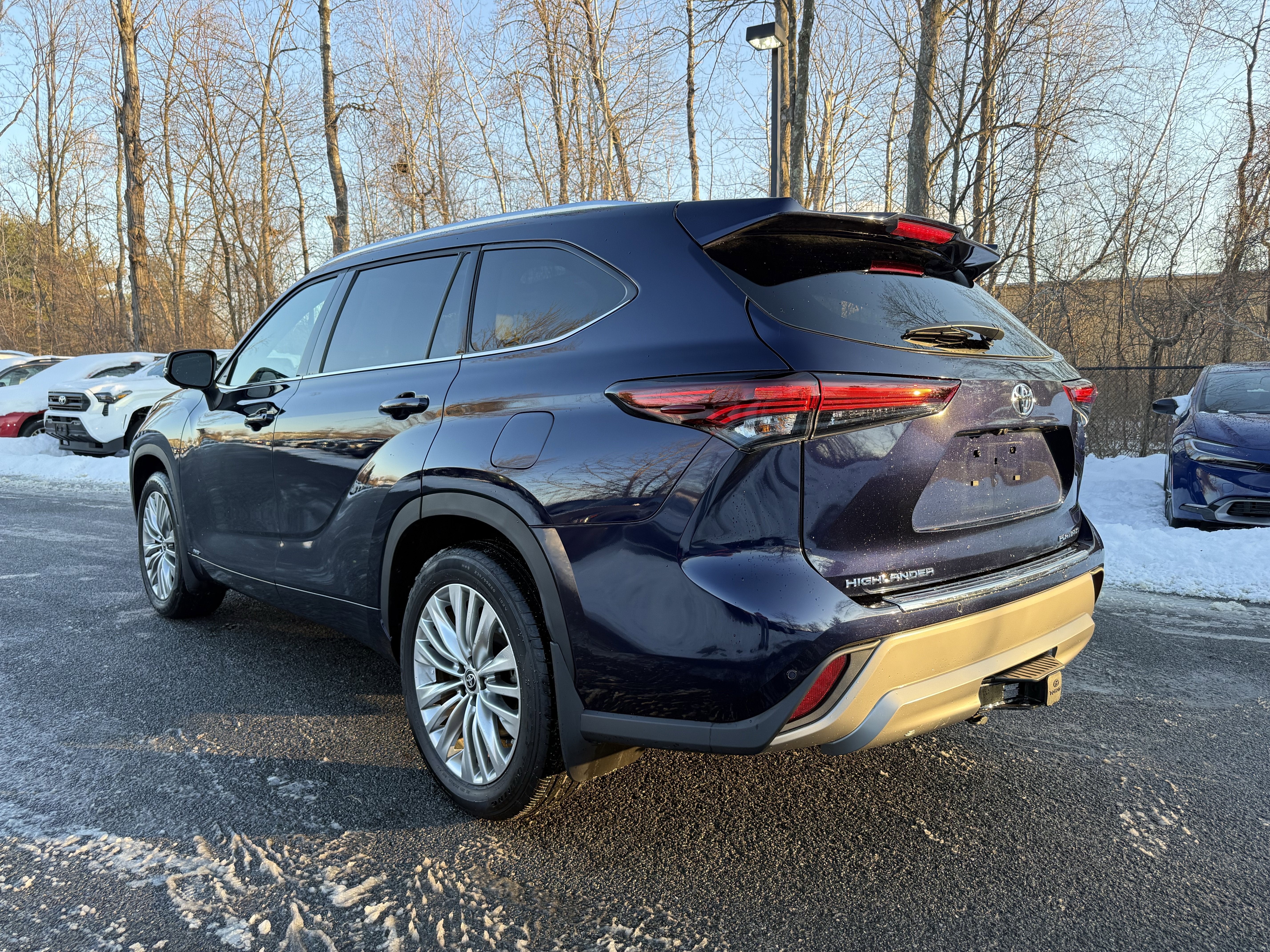 2025 Toyota Highlander Hybrid Platinum