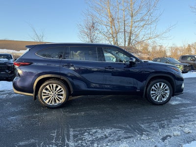 2025 Toyota Highlander Hybrid Platinum